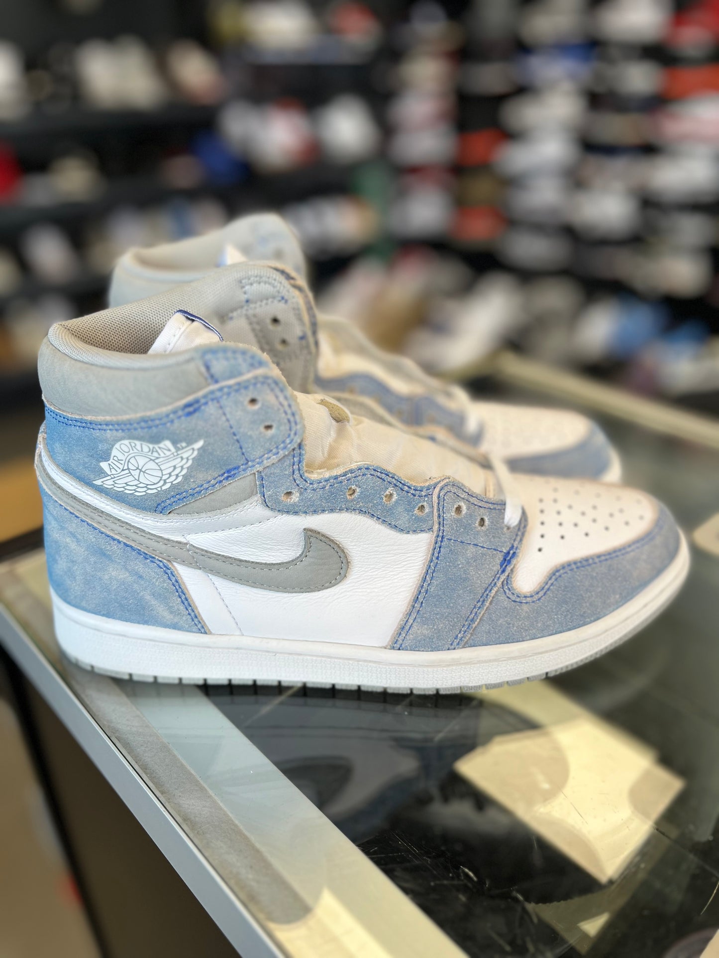 Jordan 1 “Hyper Royal” Size 9.5