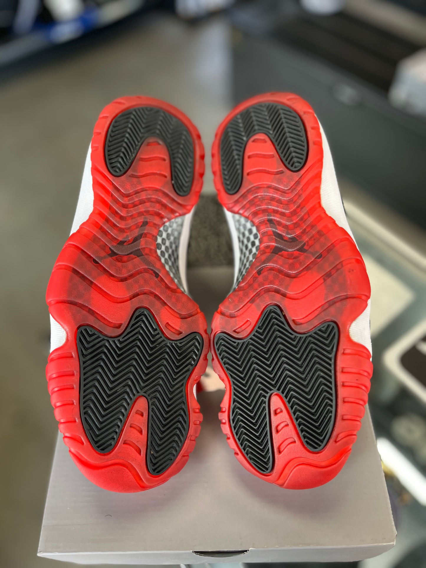 Jordan 11 Low “Bred” Size 9 (2015)