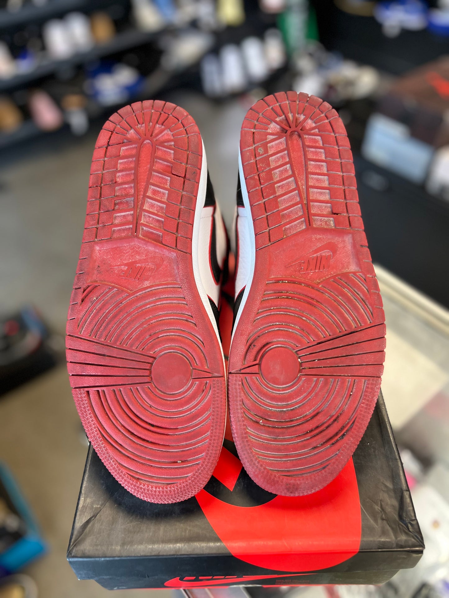 Jordan 1 “Bloodline” Size 11