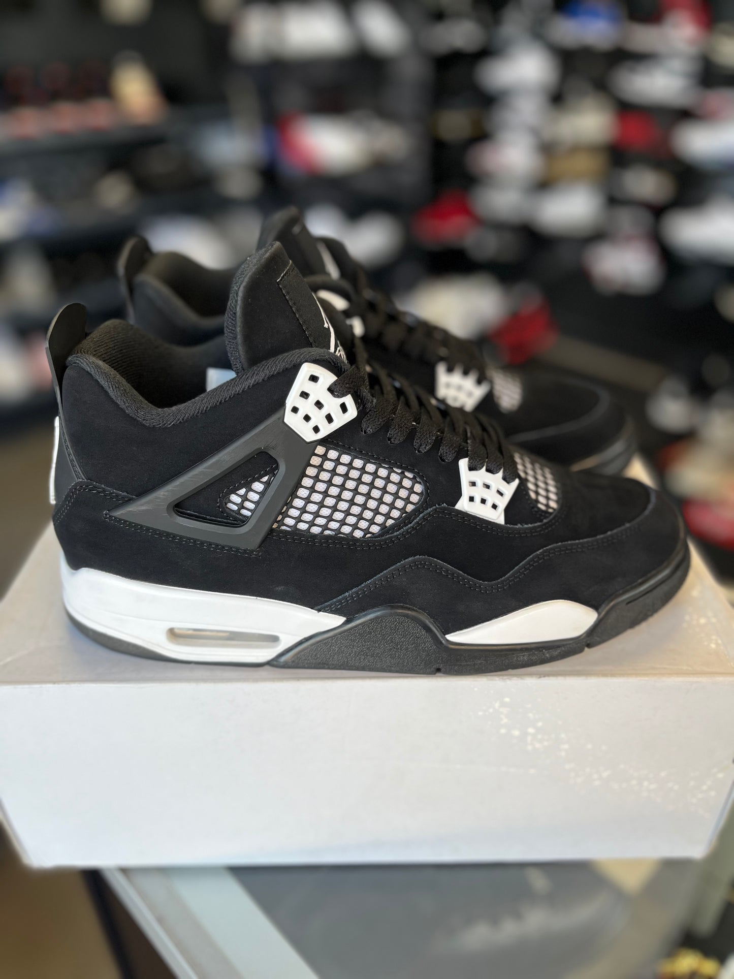 Jordan 4 “White Thunder” Size 10.5