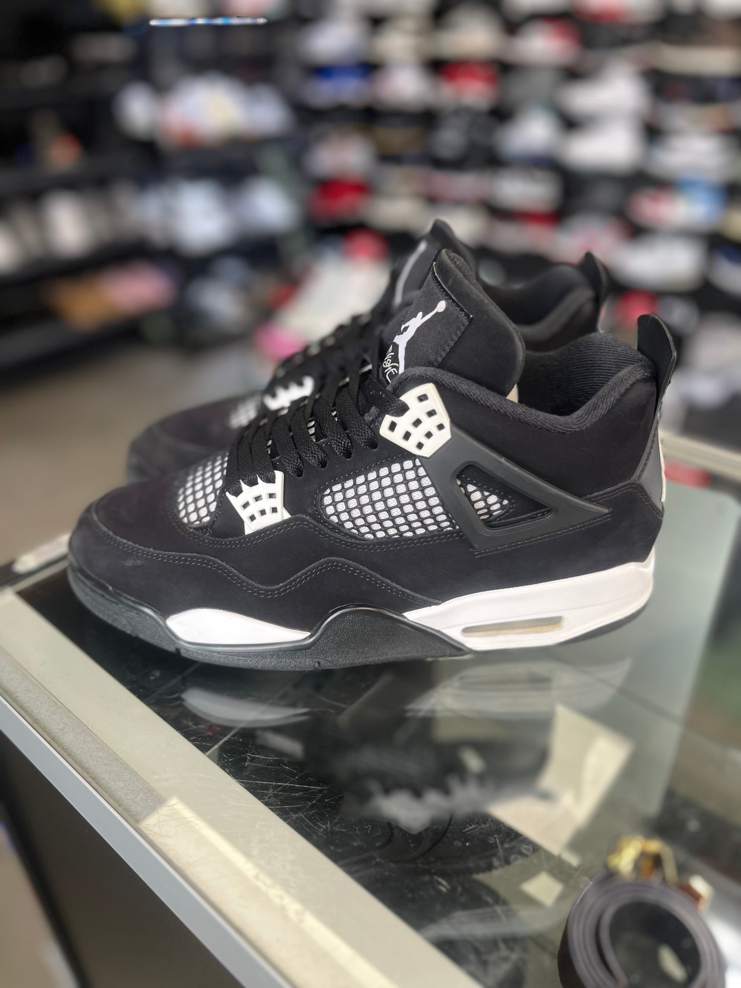 Jordan 4 “White Thunder” Size 10