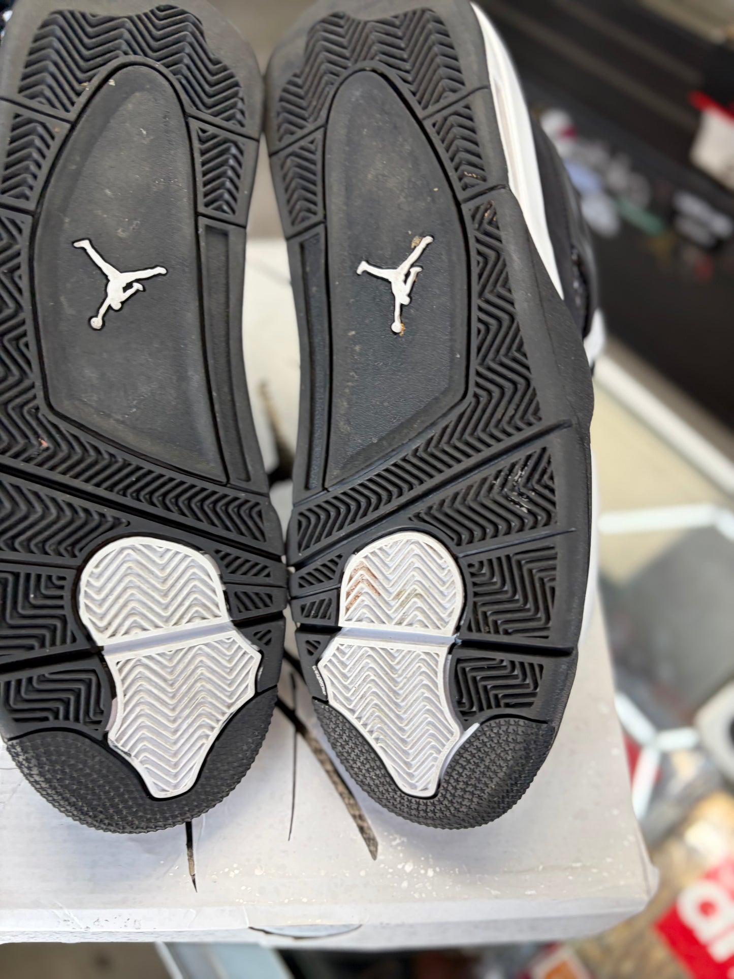 Jordan 4 “White Thunder” Size 10.5