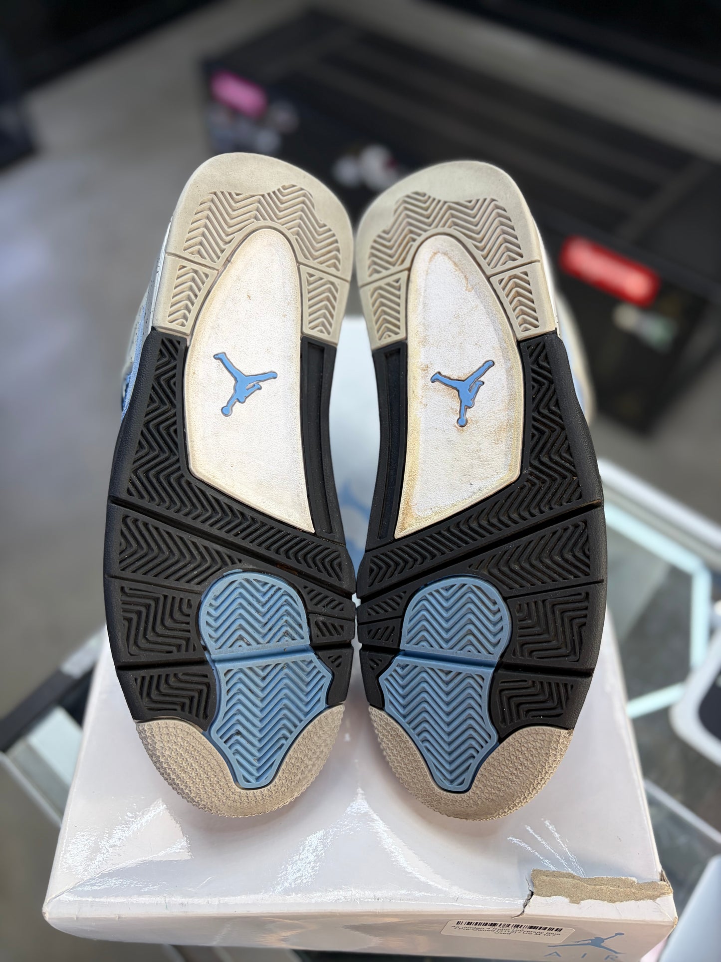 Jordan 4 “University Blue” Size 10