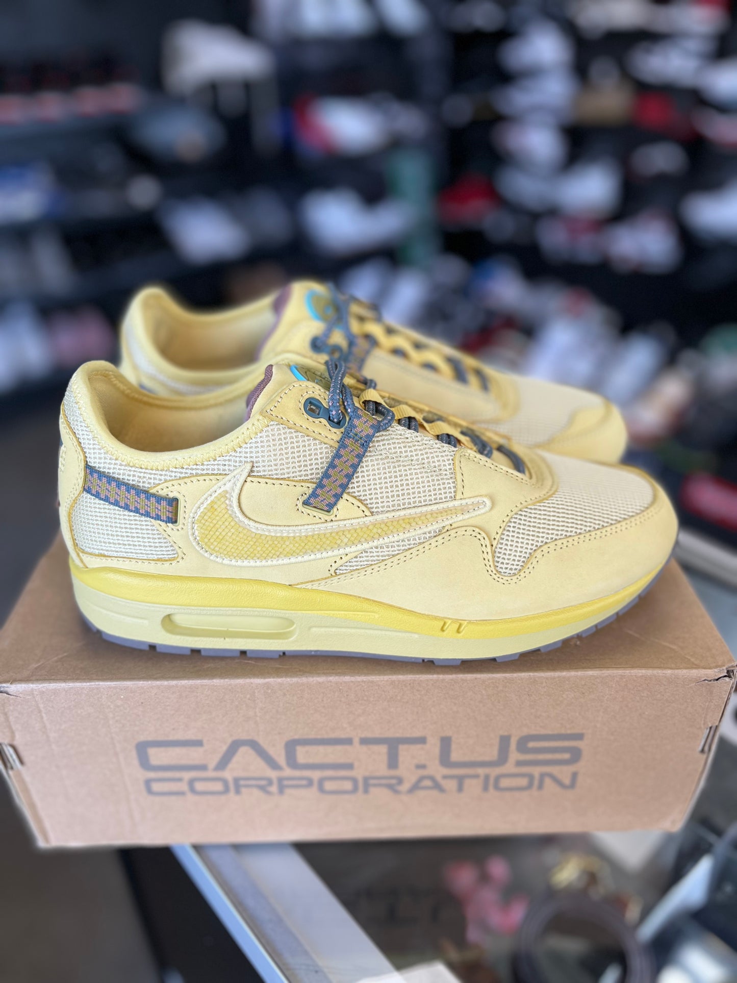 Air Max 1 x Travis Scott “Saturn Gold” Size 10.5