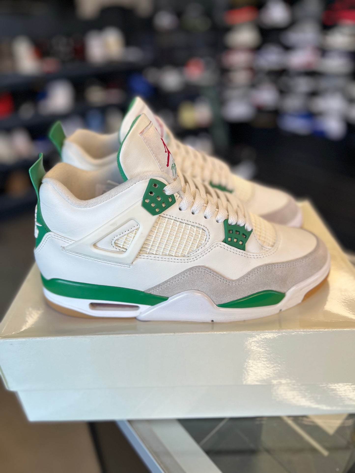 Jordan 4 SB “Pine Green” Size 8.5