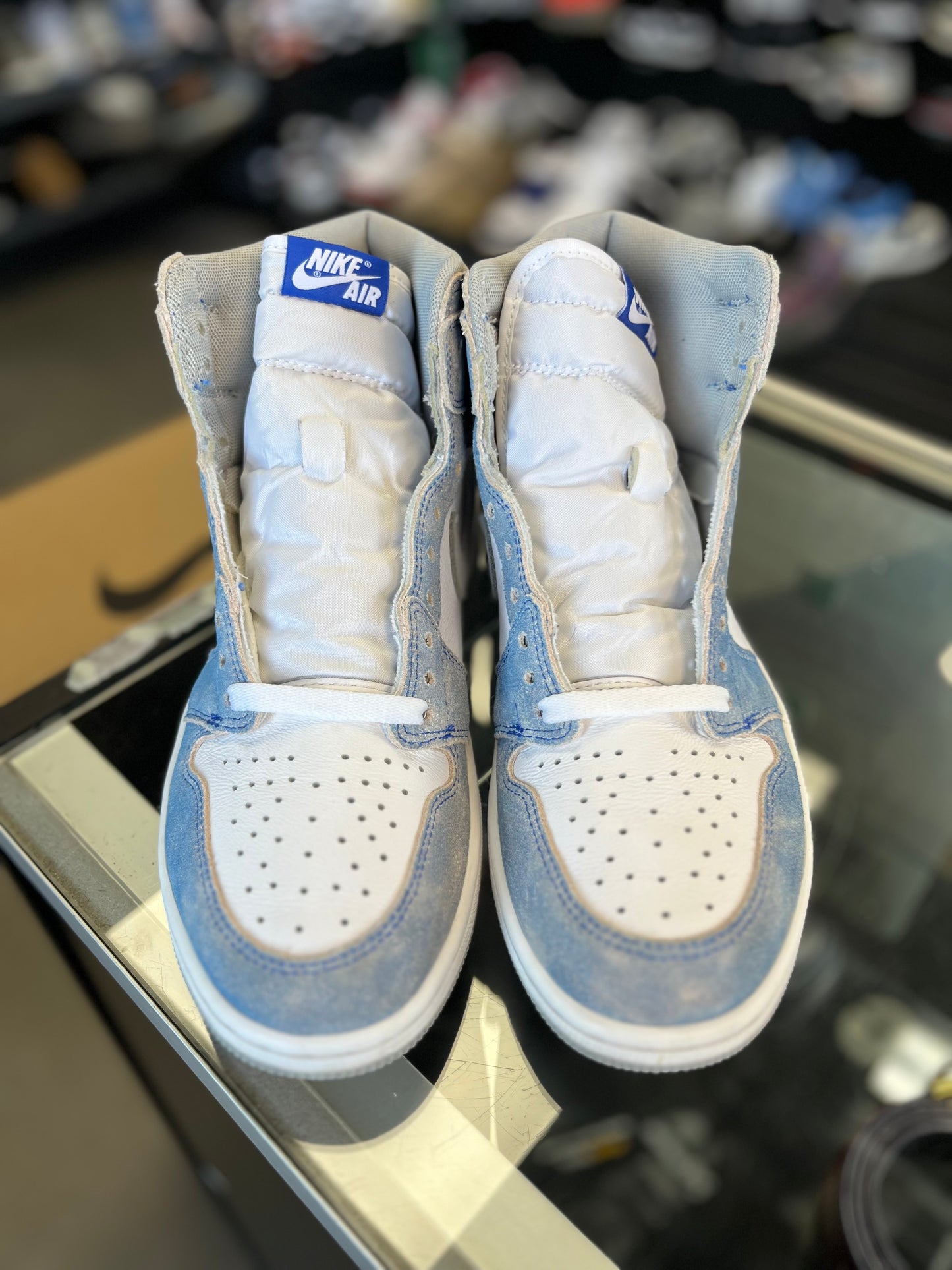 Jordan 1 “Hyper Royal” Size 9.5