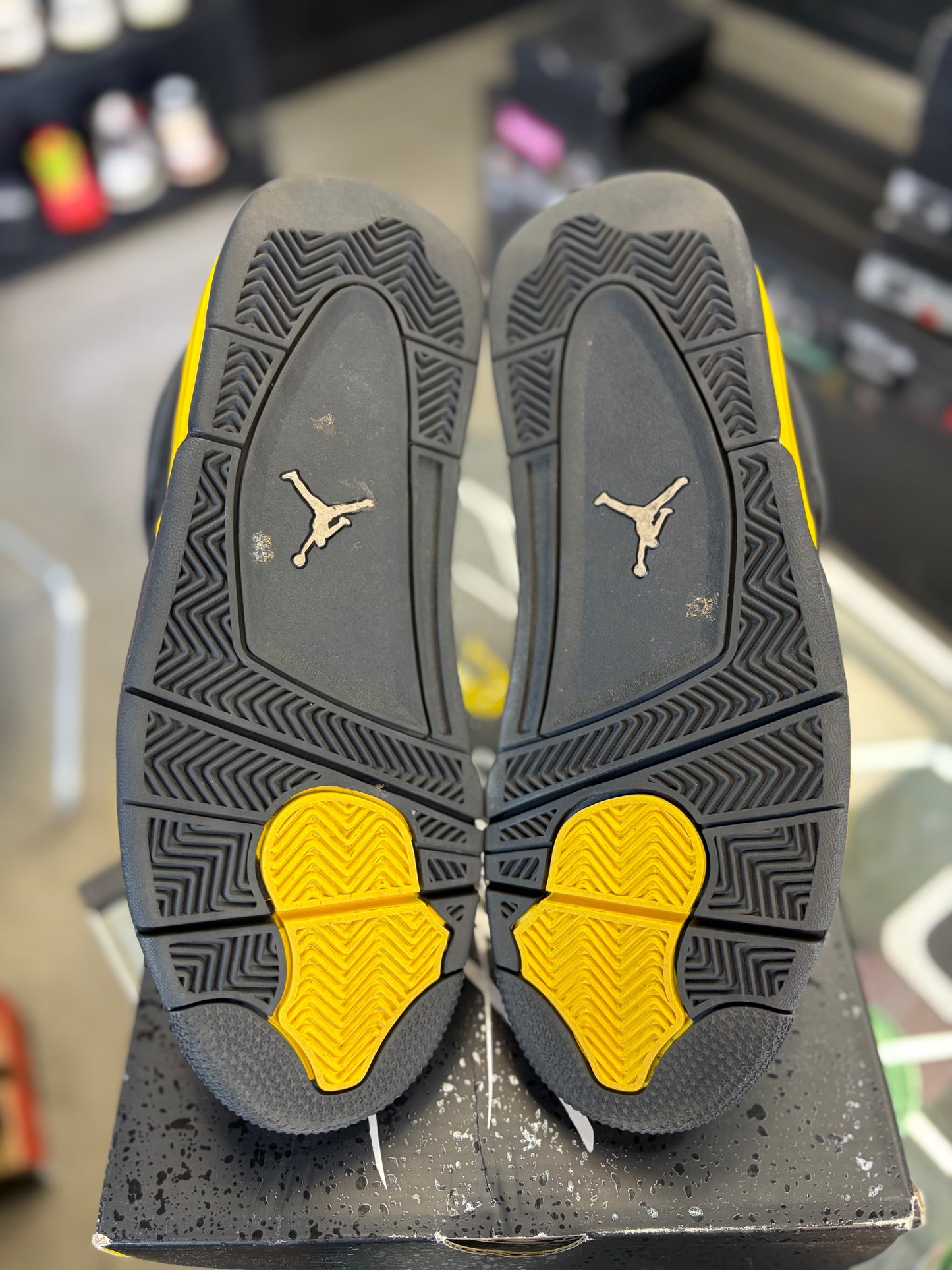 Jordan 4 “Thunder” Size 8