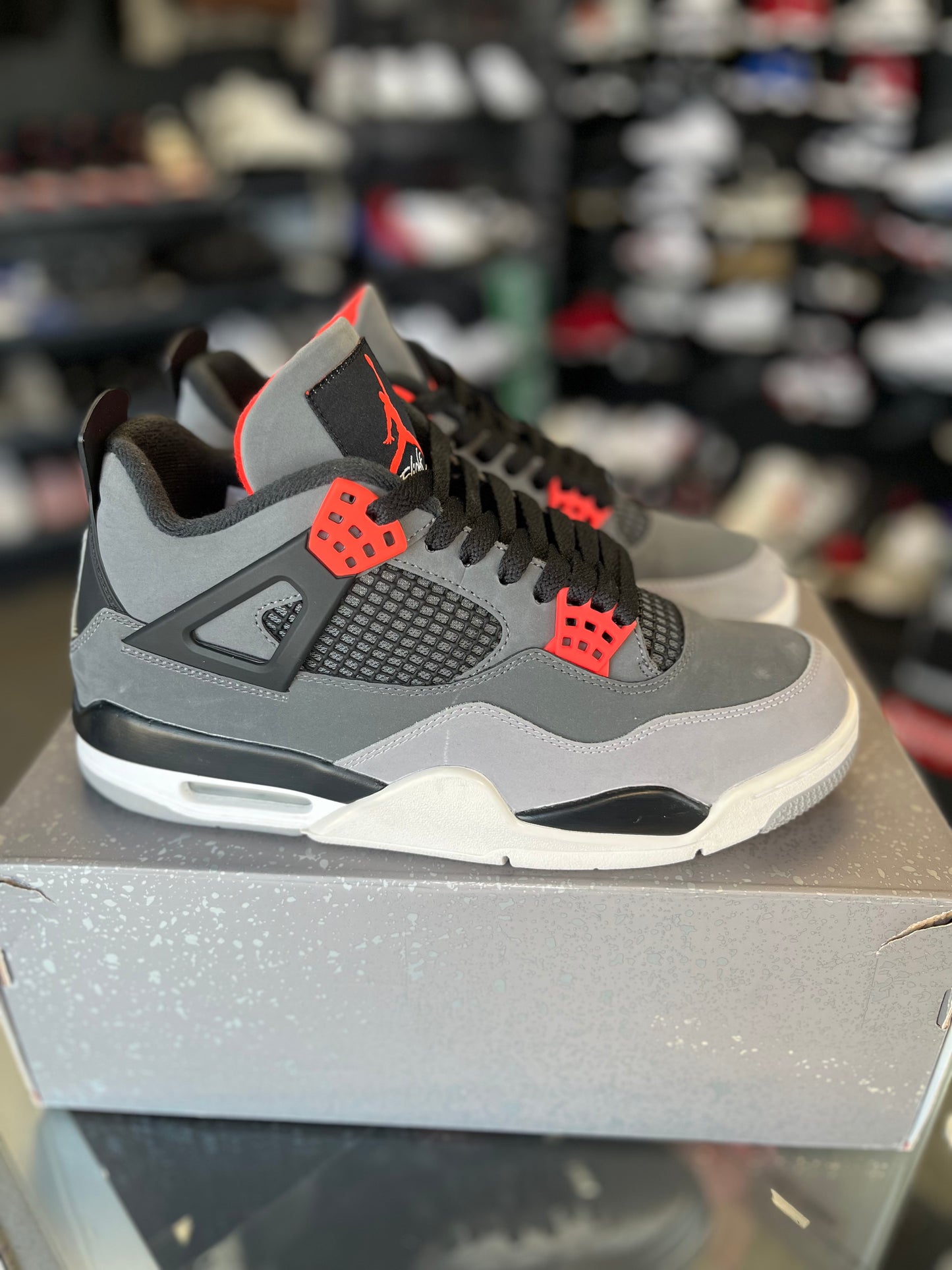 Jordan 4 “Infrared” Size 9