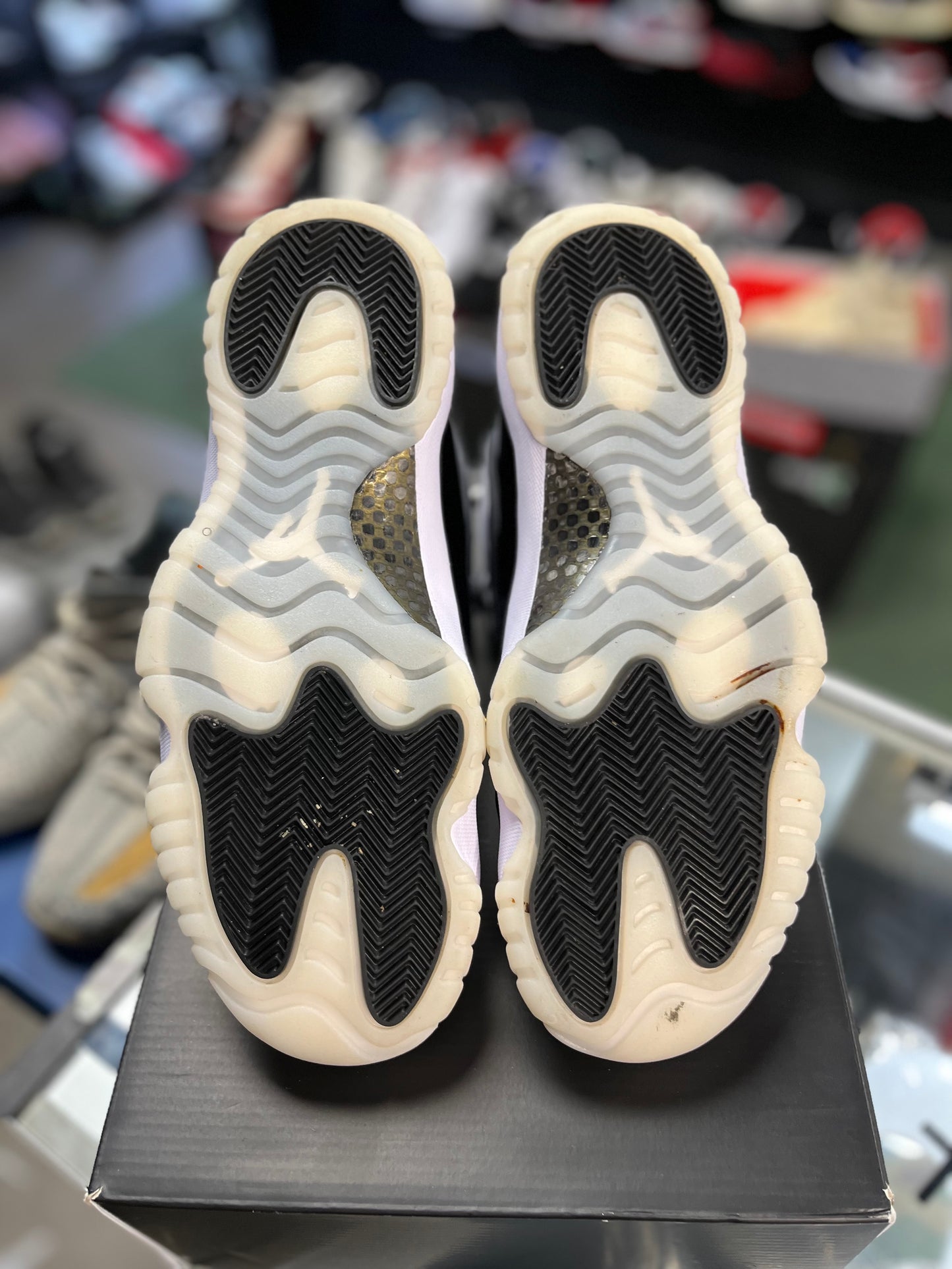 Jordan 11 “Gratitude” Size 10.5