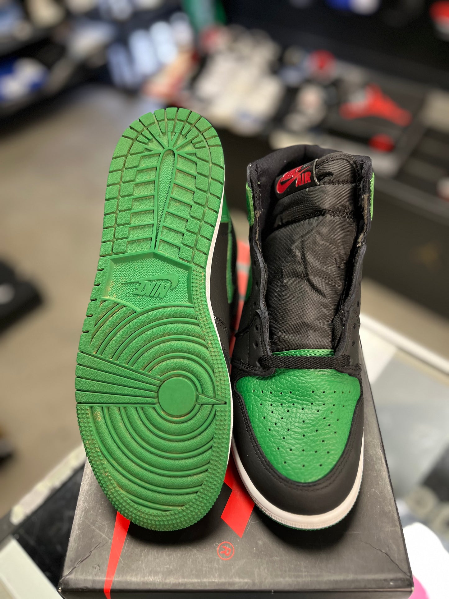 Jordan 1 “Pine Green 2.0” (Gs) Size 7y/8.5w