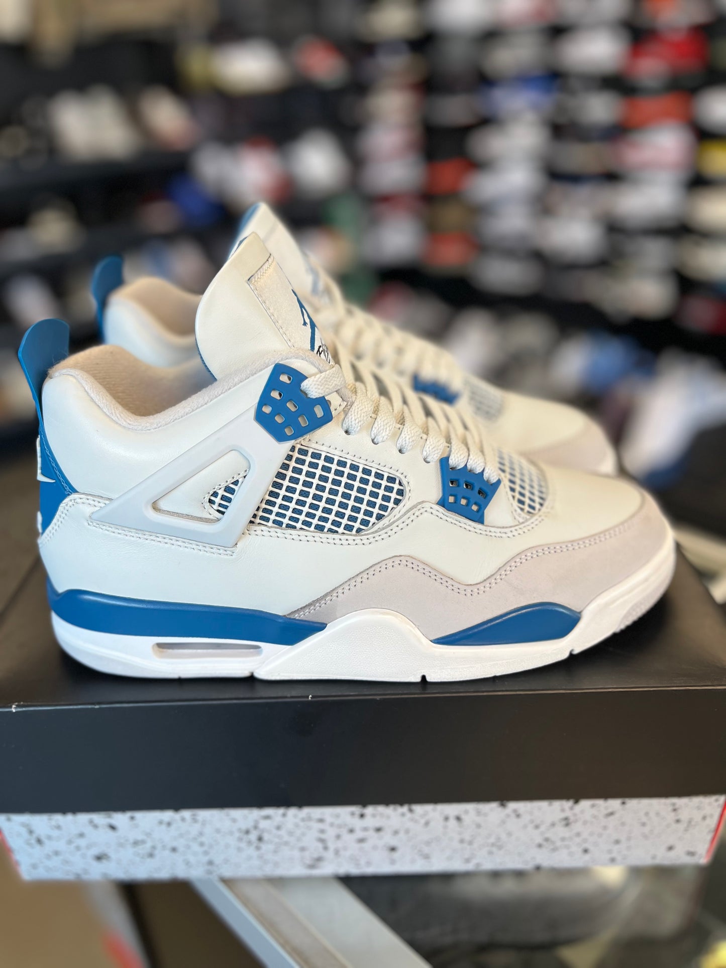 Jordan 4 “Military Blue” Size 9