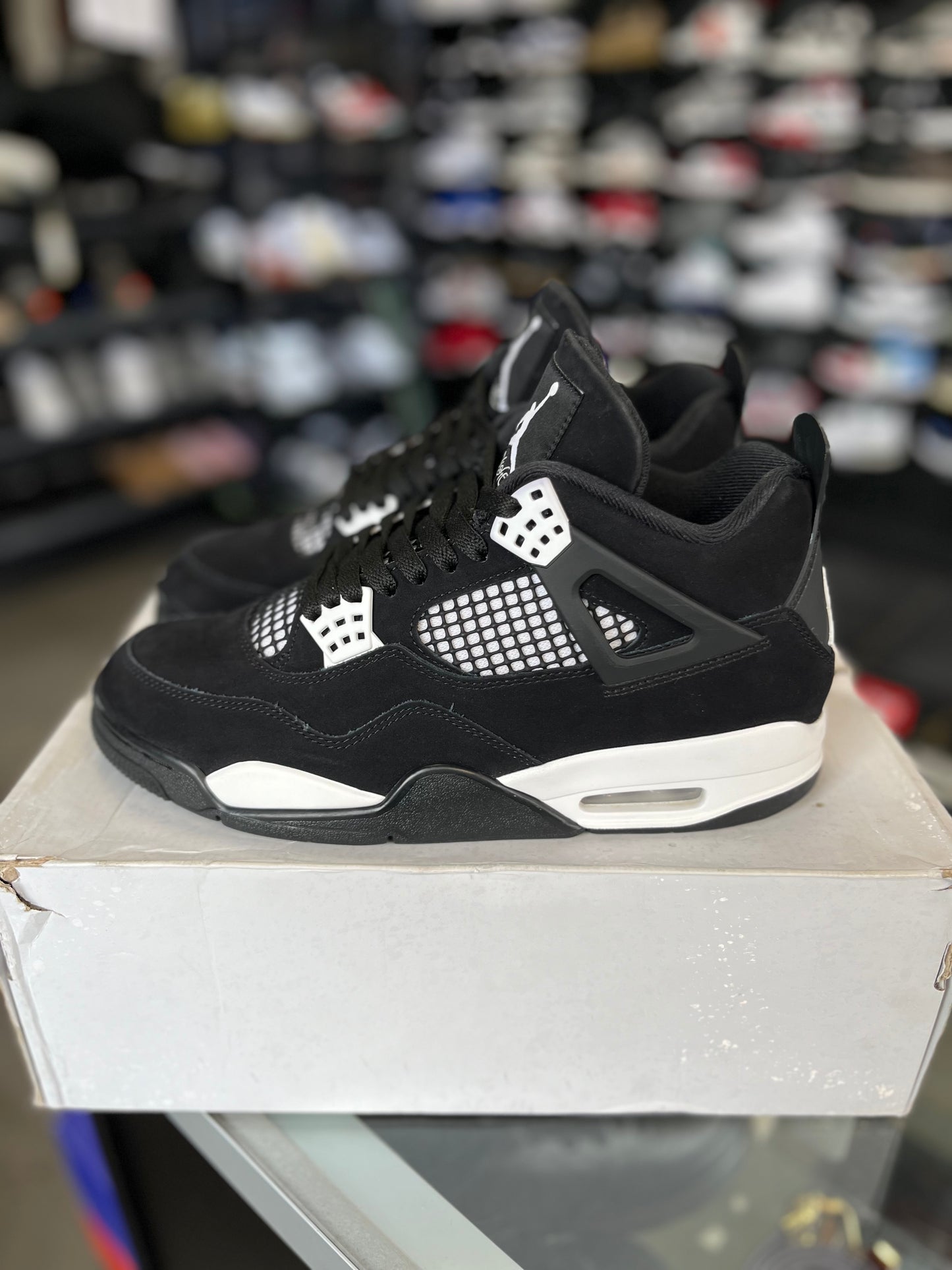Jordan 4 “White Thunder” Size 9.5