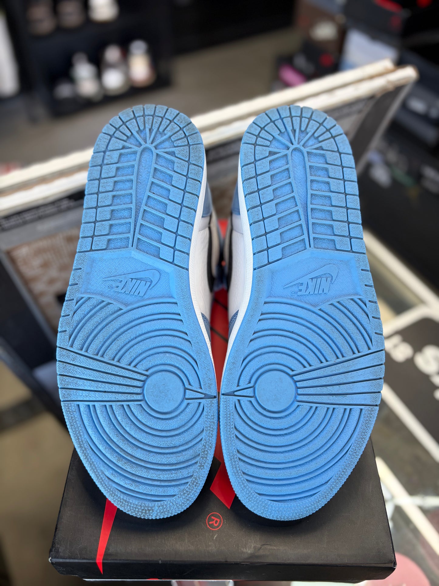 Jordan 1 “University Blue” Size 10.5