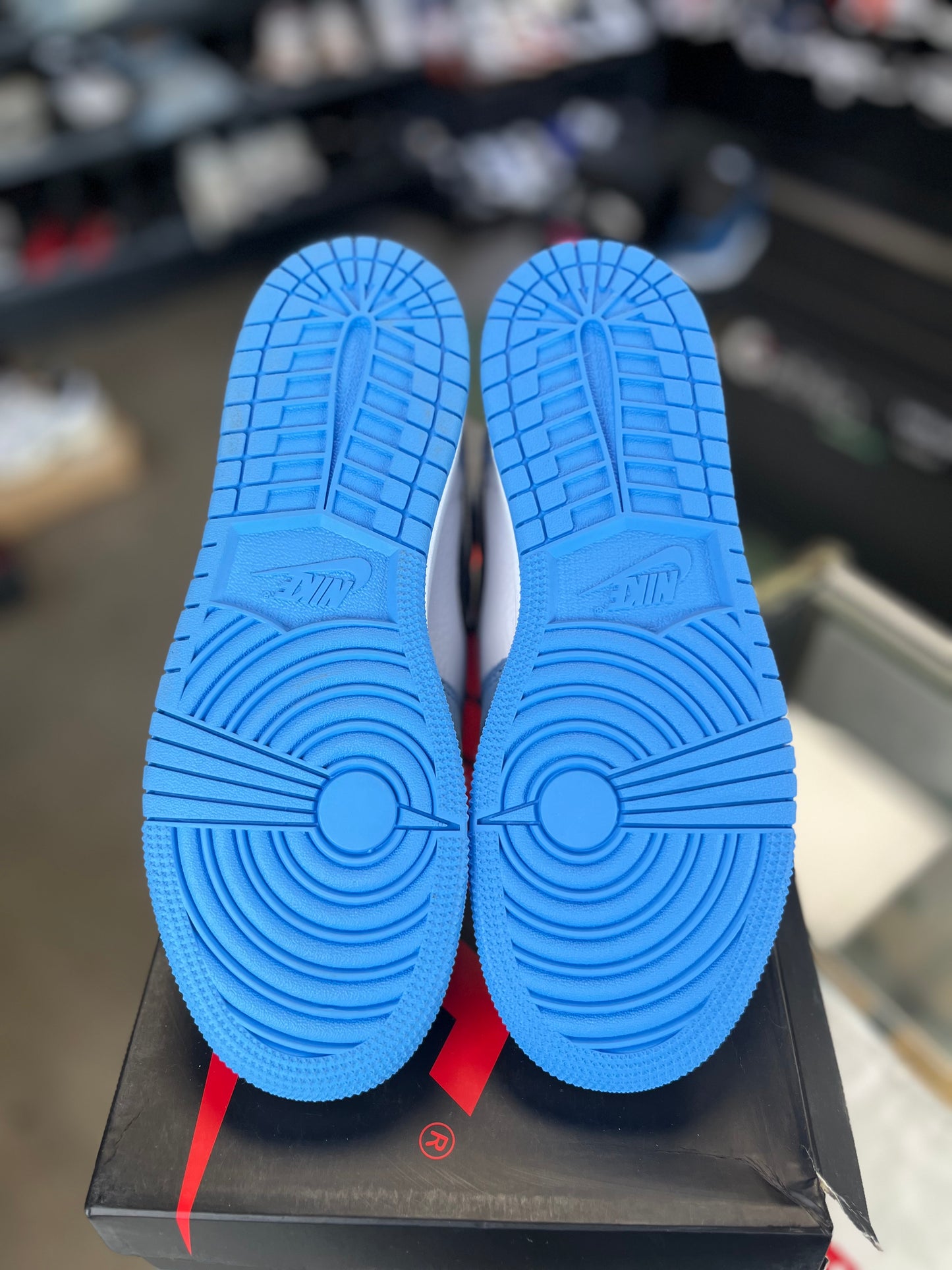 Jordan 1 “University Blue” Size 7y/8.5w
