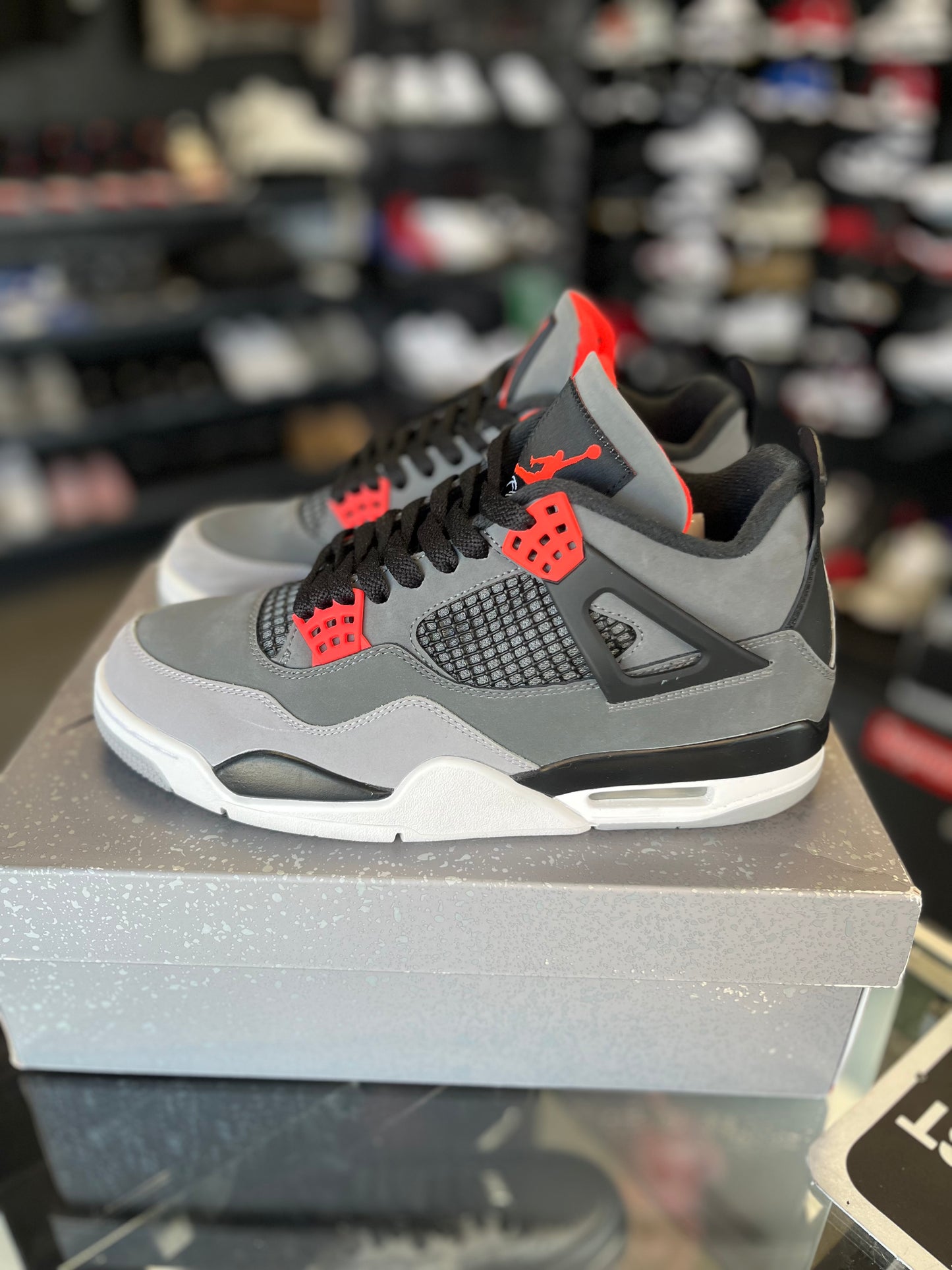 Jordan 4 “Infrared” Size 9