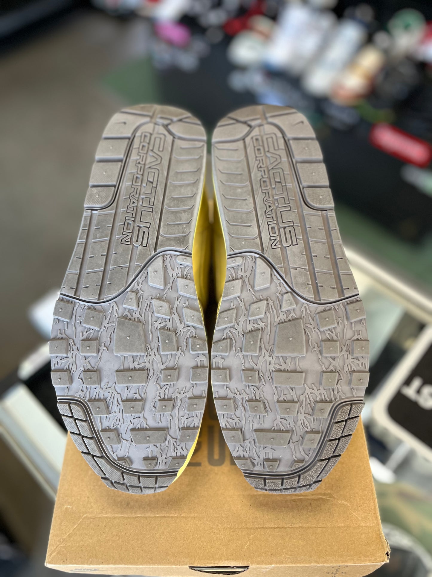 Air Max 1 x Travis Scott “Saturn Gold” Size 10.5