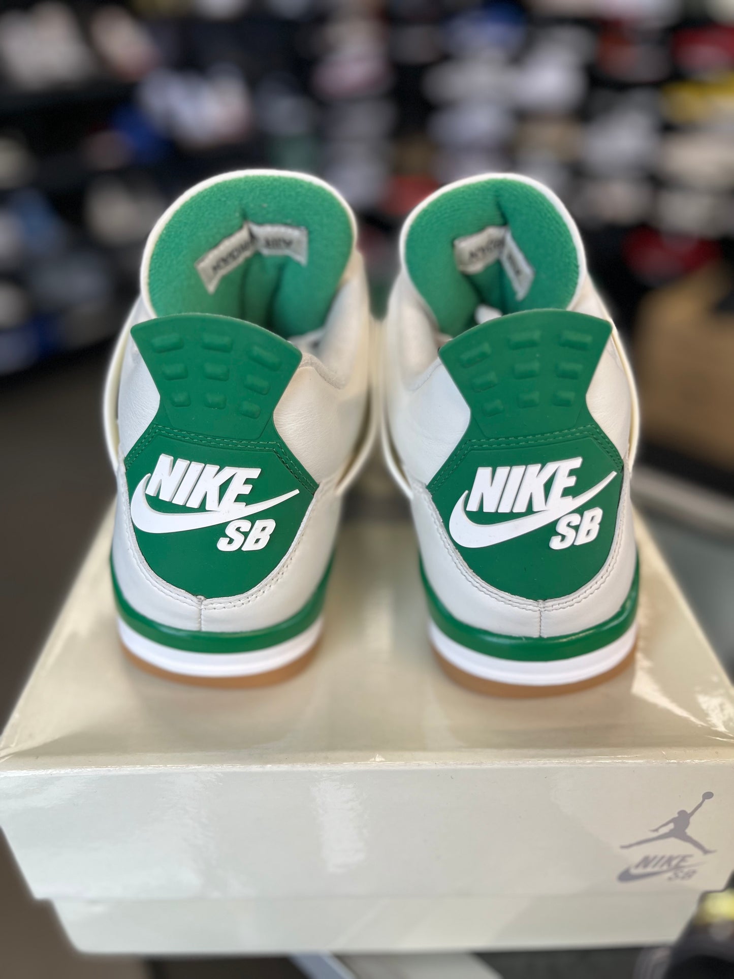 Jordan 4 SB “Pine Green” Size 9.5