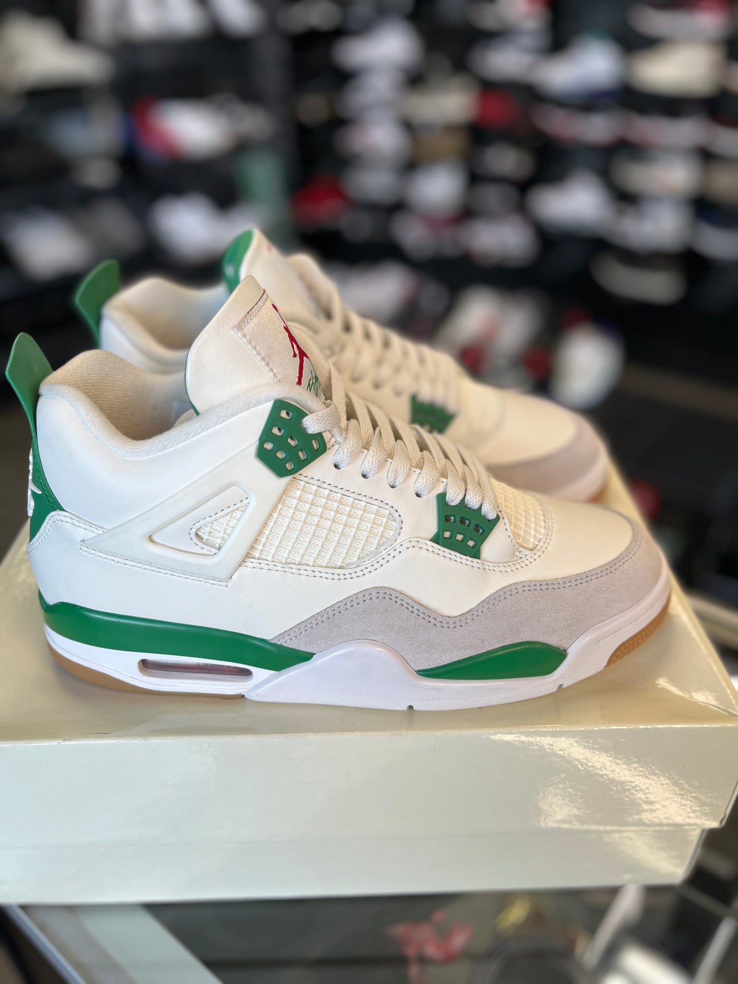 Jordan 4 SB “Pine Green” Size 10