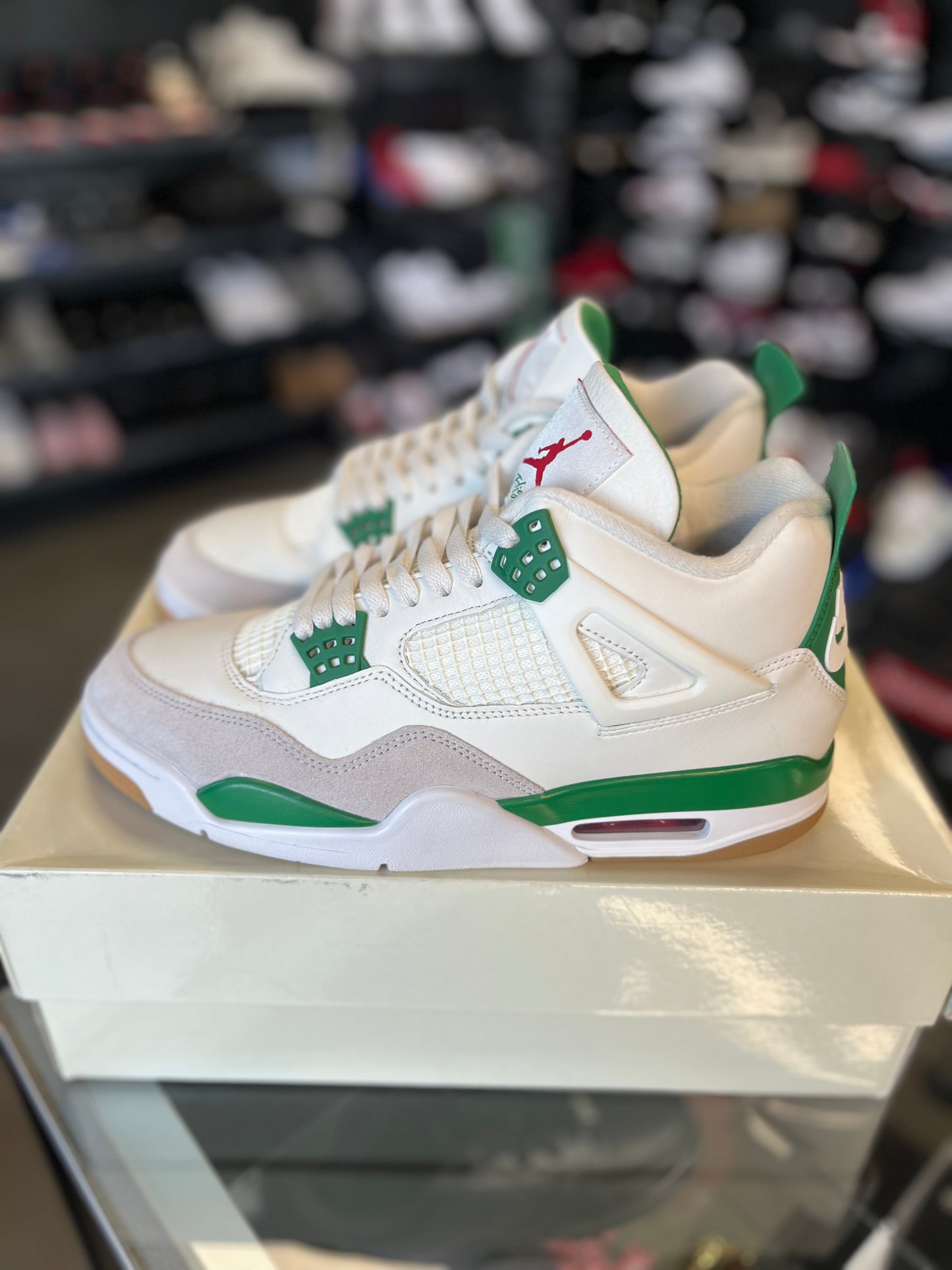 Jordan 4 SB “Pine Green” Size 10