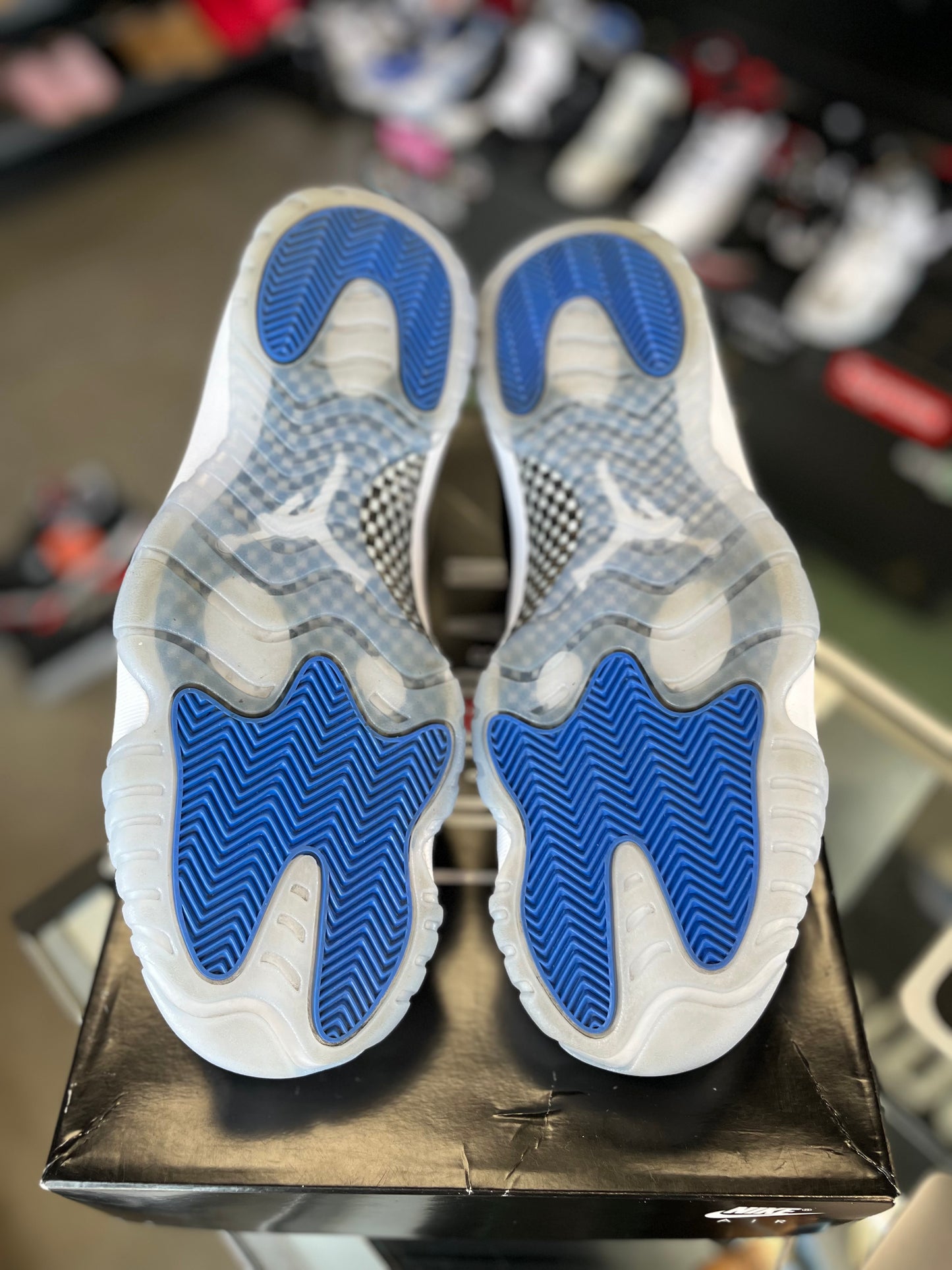 Jordan 11 Low “SPACEJAM” Size 13