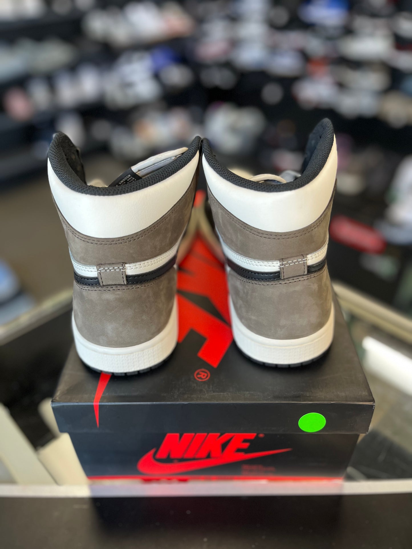 Jordan 1 “Mocha” Size 8
