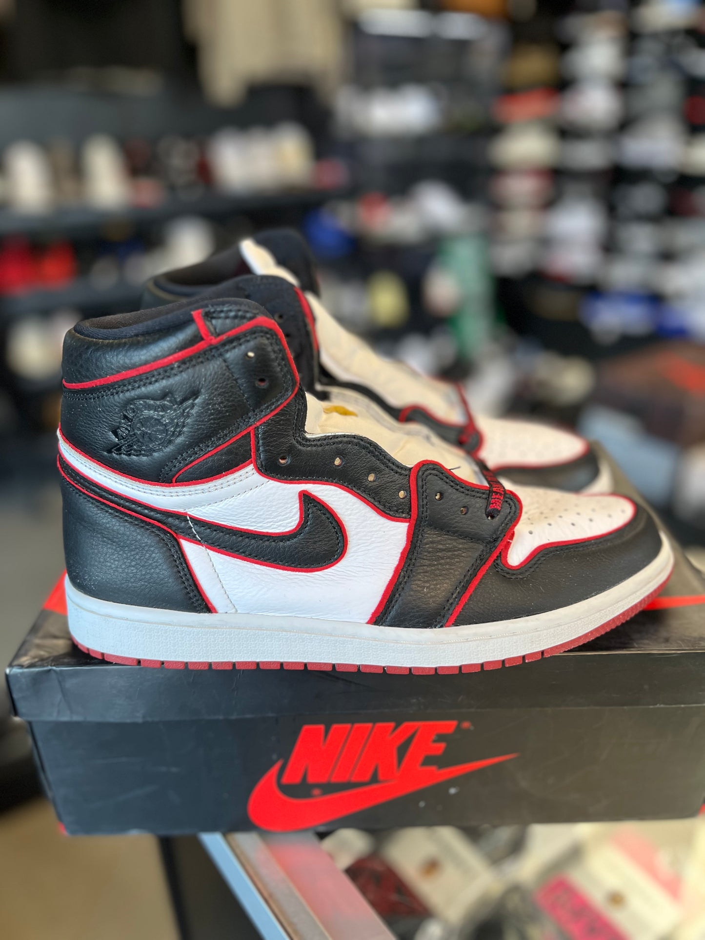 Jordan 1 “Bloodline” Size 11