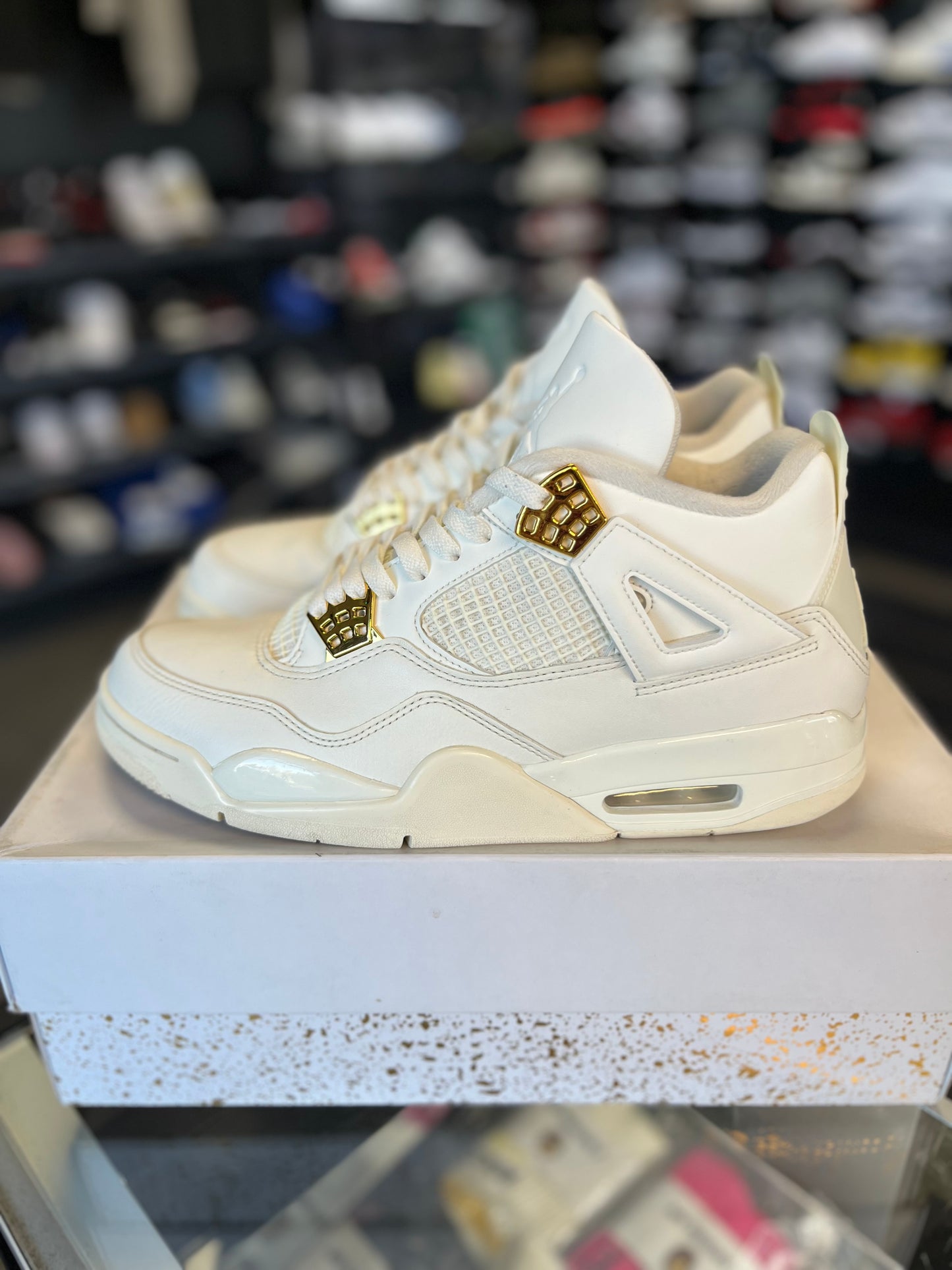 Jordan 4 “Metallic Gold” Size 10.5