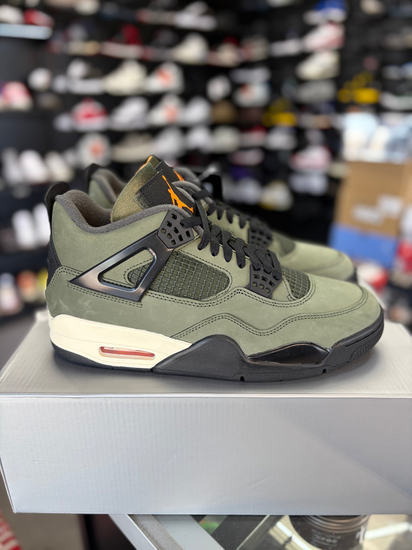 Jordan 4 “Undefeated” Size 9.5