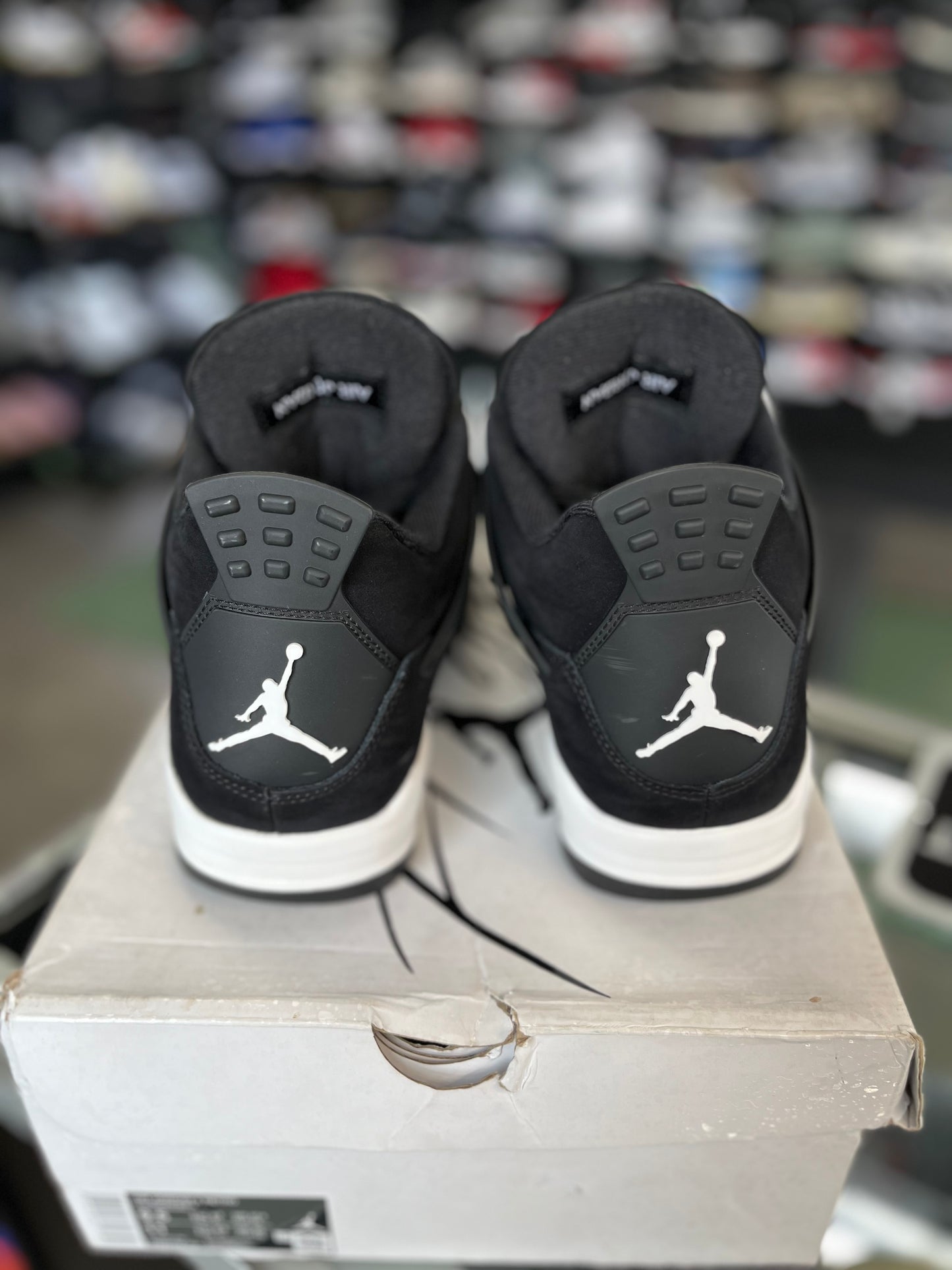 Jordan 4 “White Thunder” Size 9.5