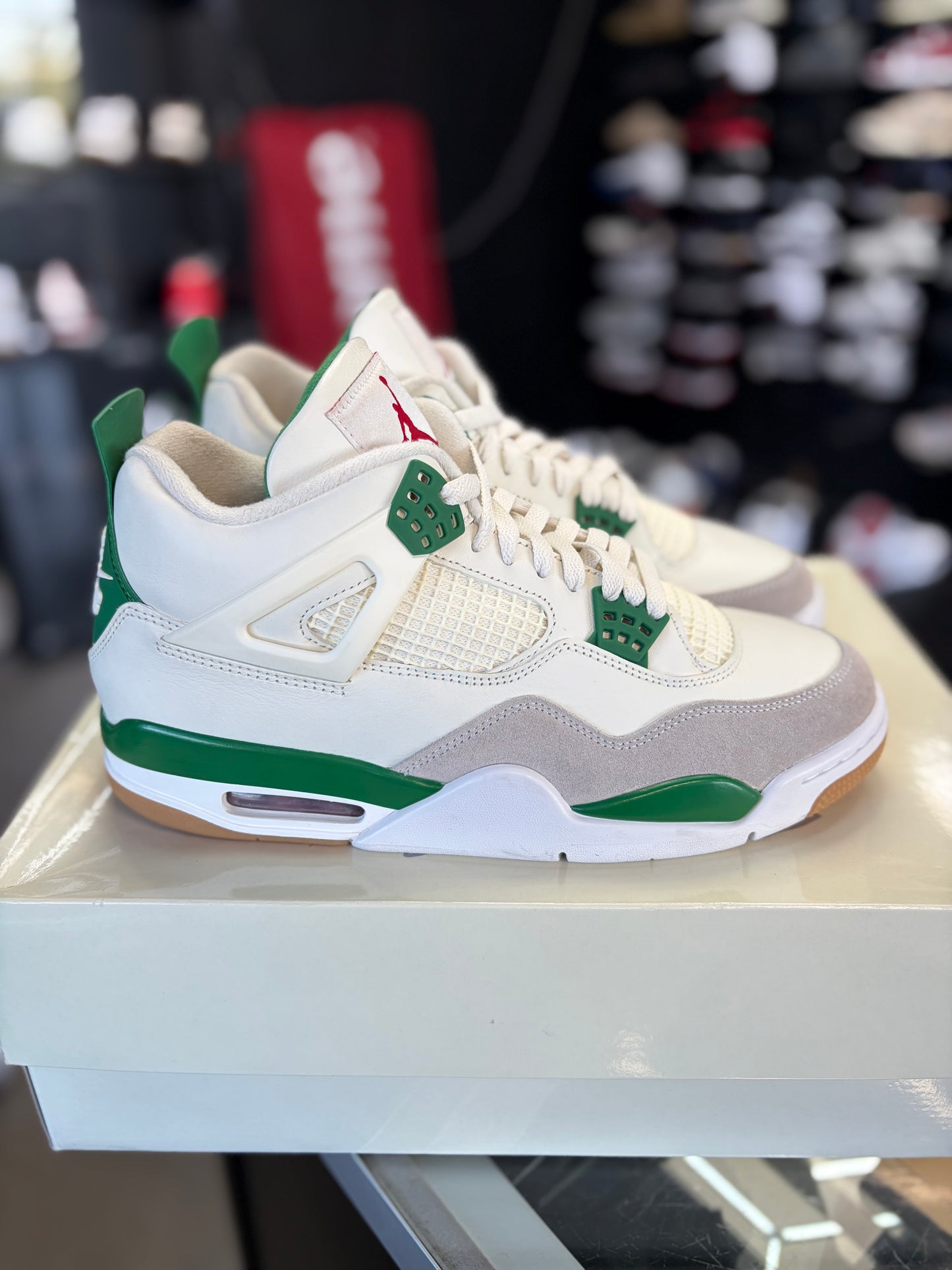 Jordan 4 SB “Pine Green” Size 10