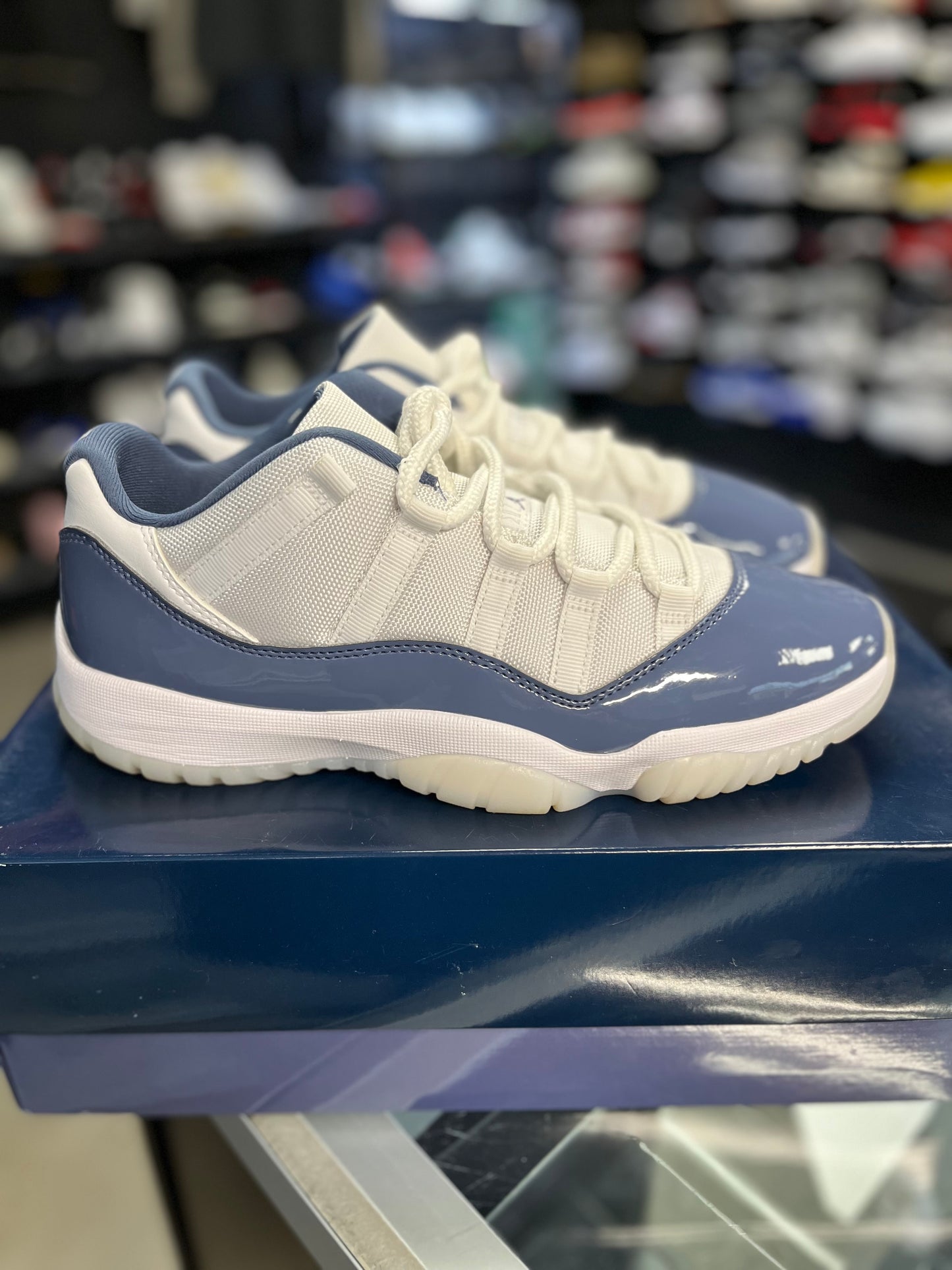 Jordan 11 Low “Diffused Blue” Size 9.5