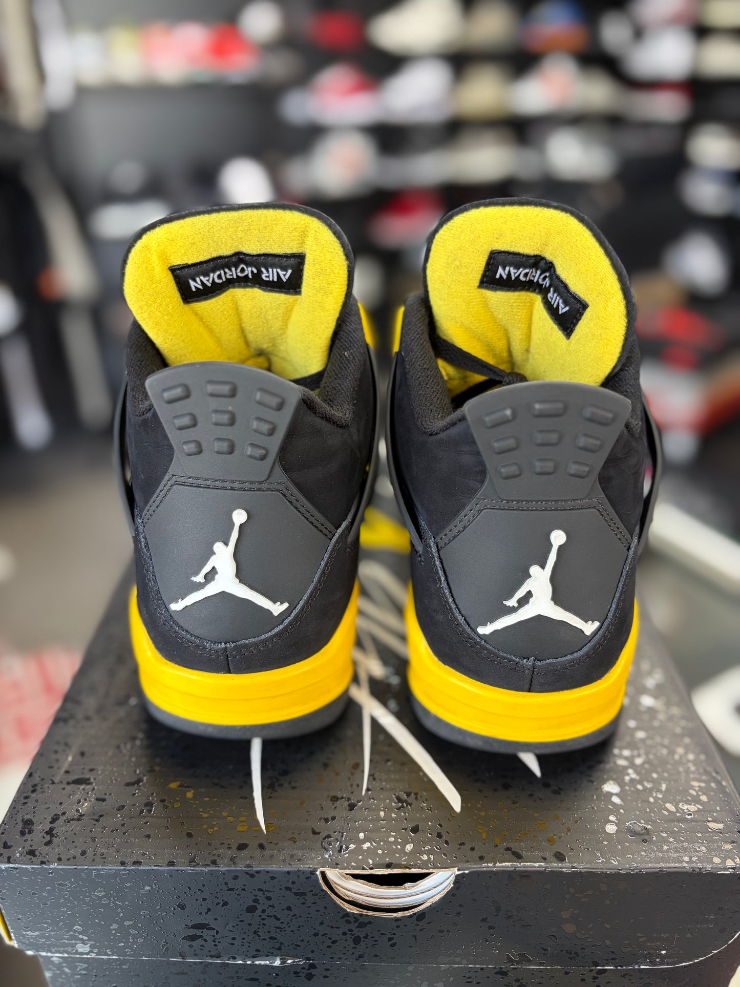 Jordan 4 “Thunder” Size 8