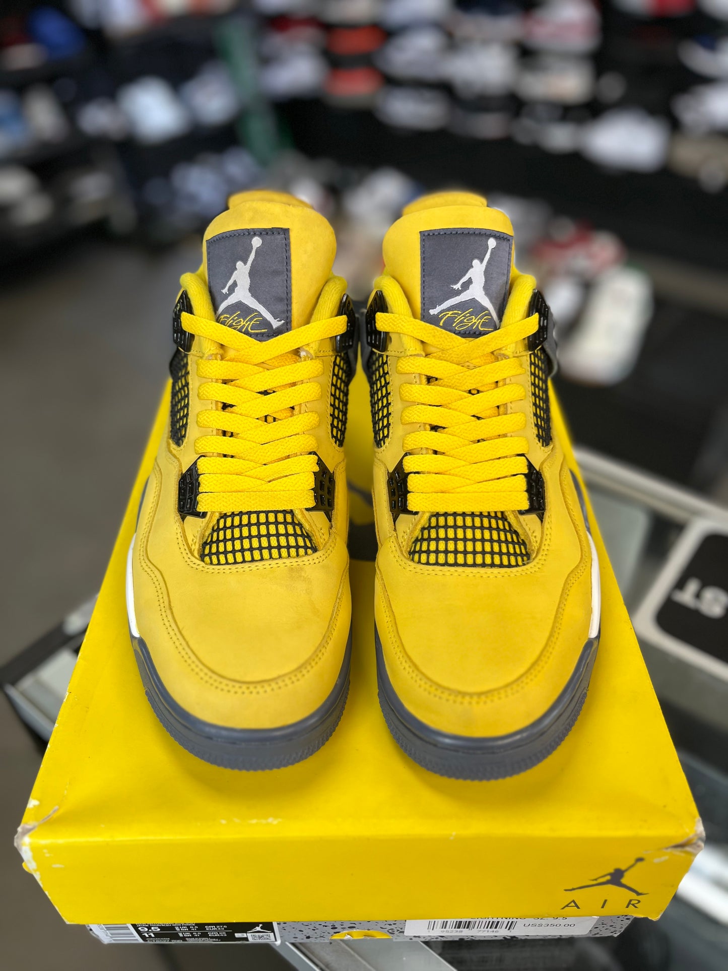 Jordan 4 “Lightning” Size 9.5