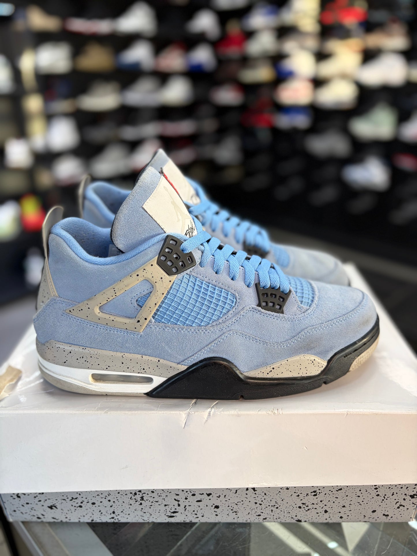 Jordan 4 “University Blue” Size 10