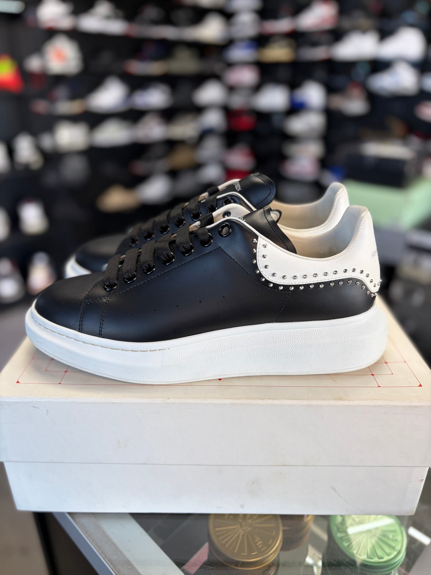 Alexander McQueen “Black/White” Size 44EU