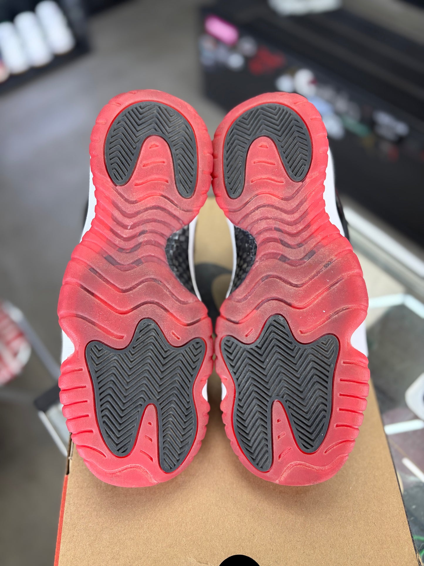 Jordan 11 Low (Gs) Size 6.5y/8w
