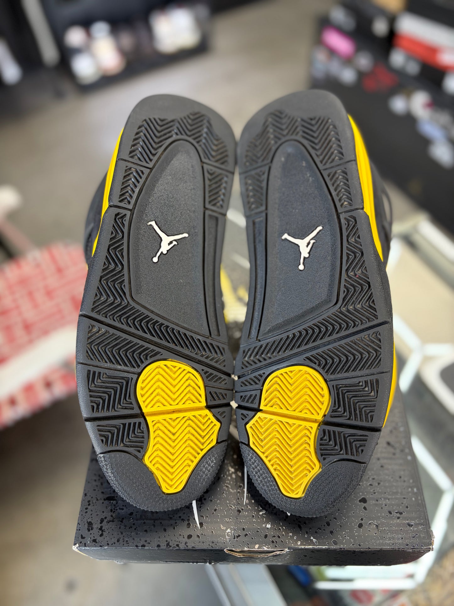 Jordan 4 “Thunder” Size 8