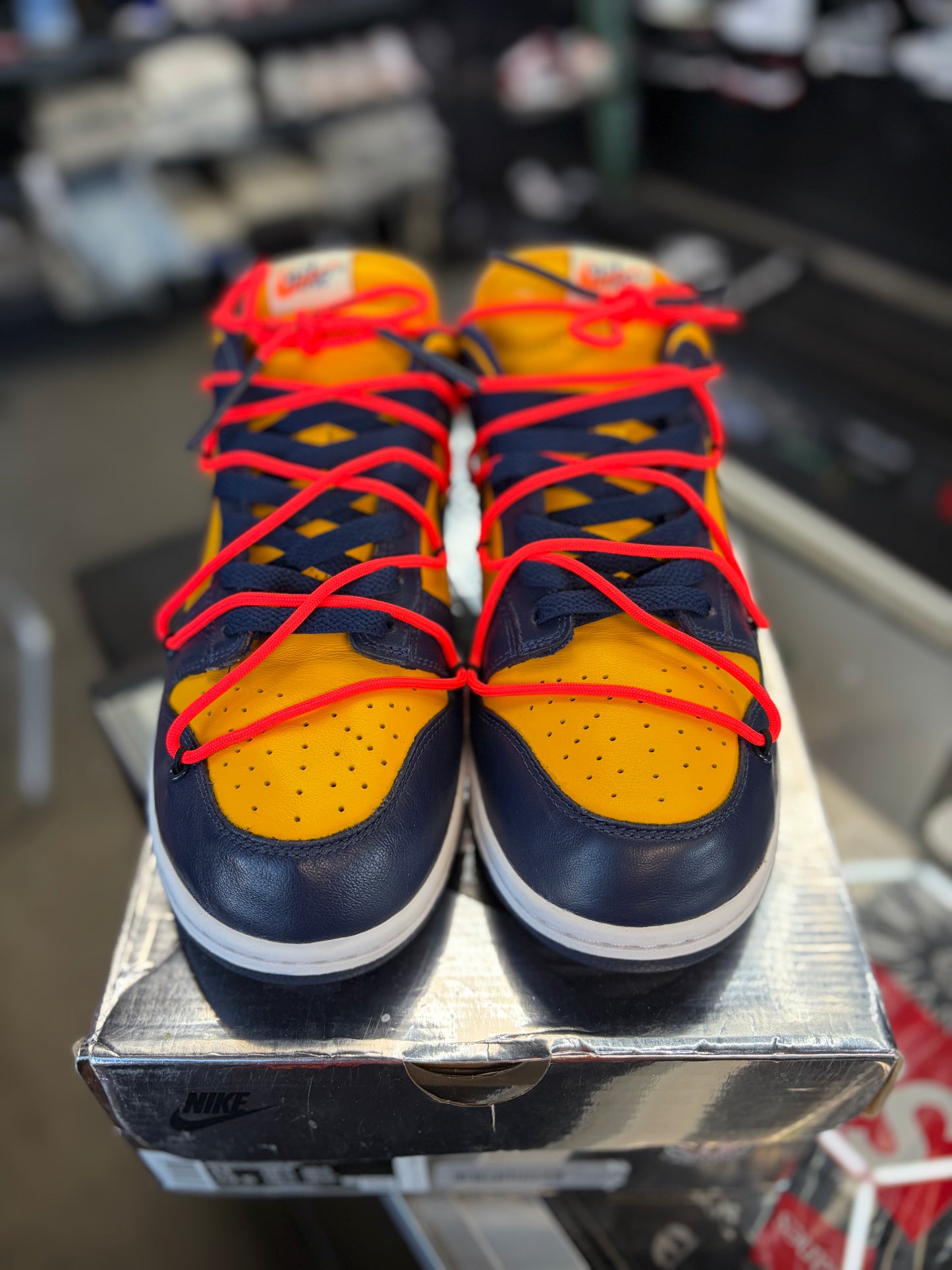 Nike Dunk Off White “University Gold” Size 11