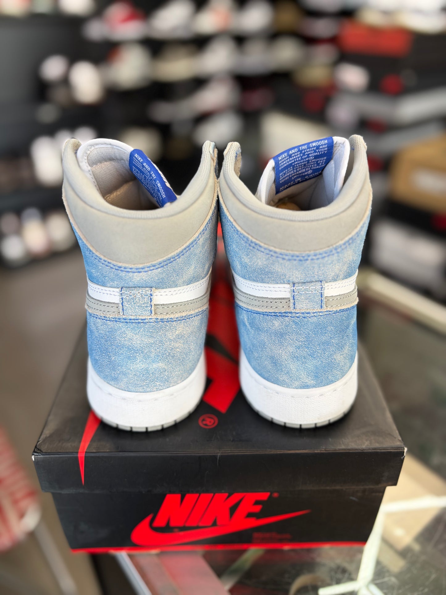 Jordan 1 “Hyper Royal” (Gs) Size 6.5y/8w