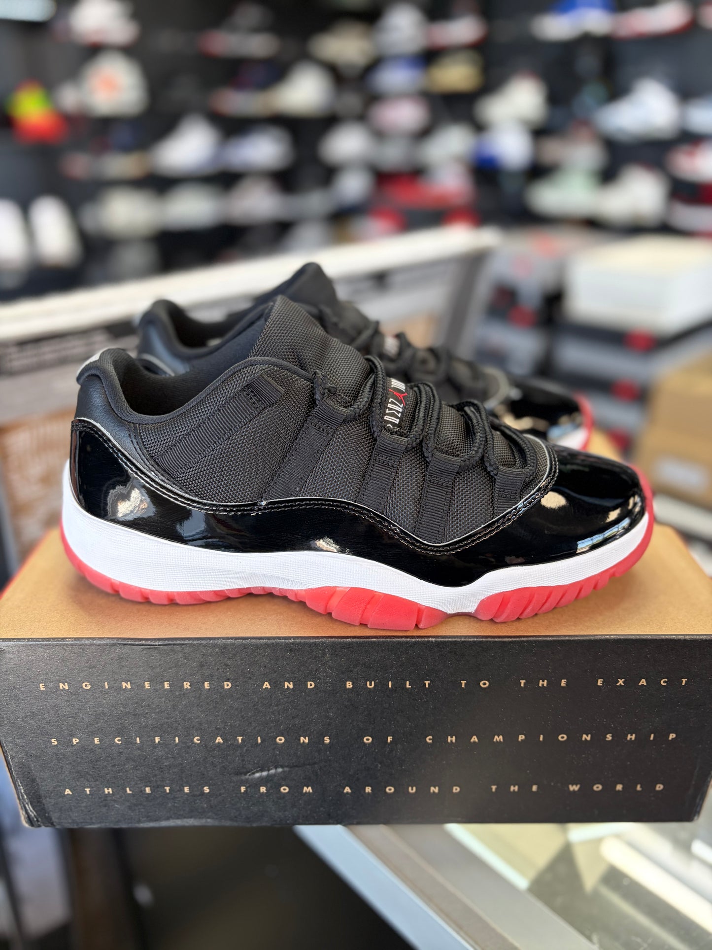 Jordan 11 Low “Bred” Size 9