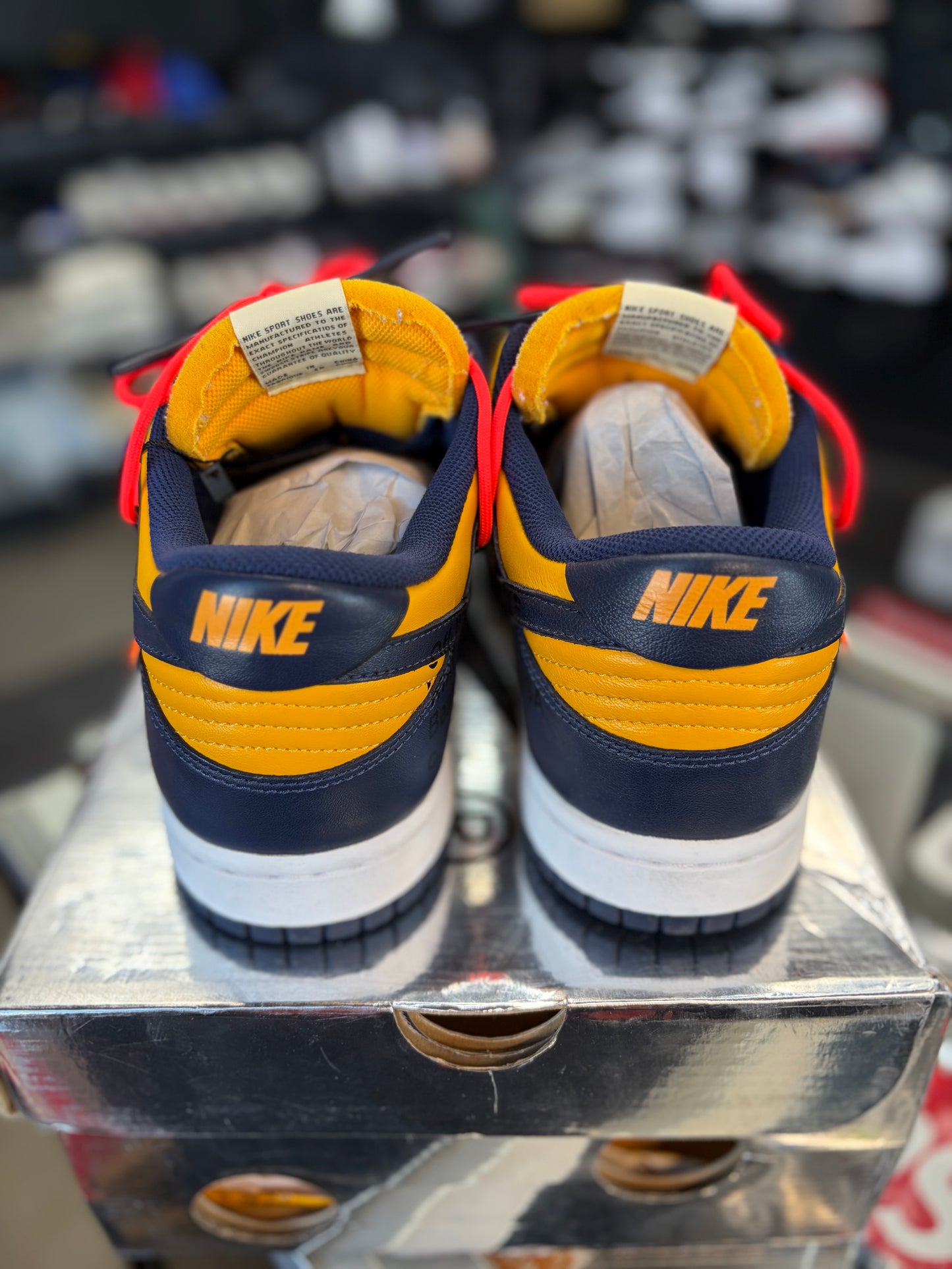 Nike Dunk Off White “University Gold” Size 11