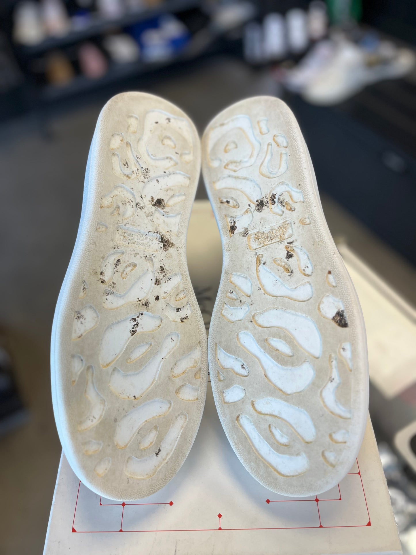 Alexander McQueen “Black/White” Size 44EU