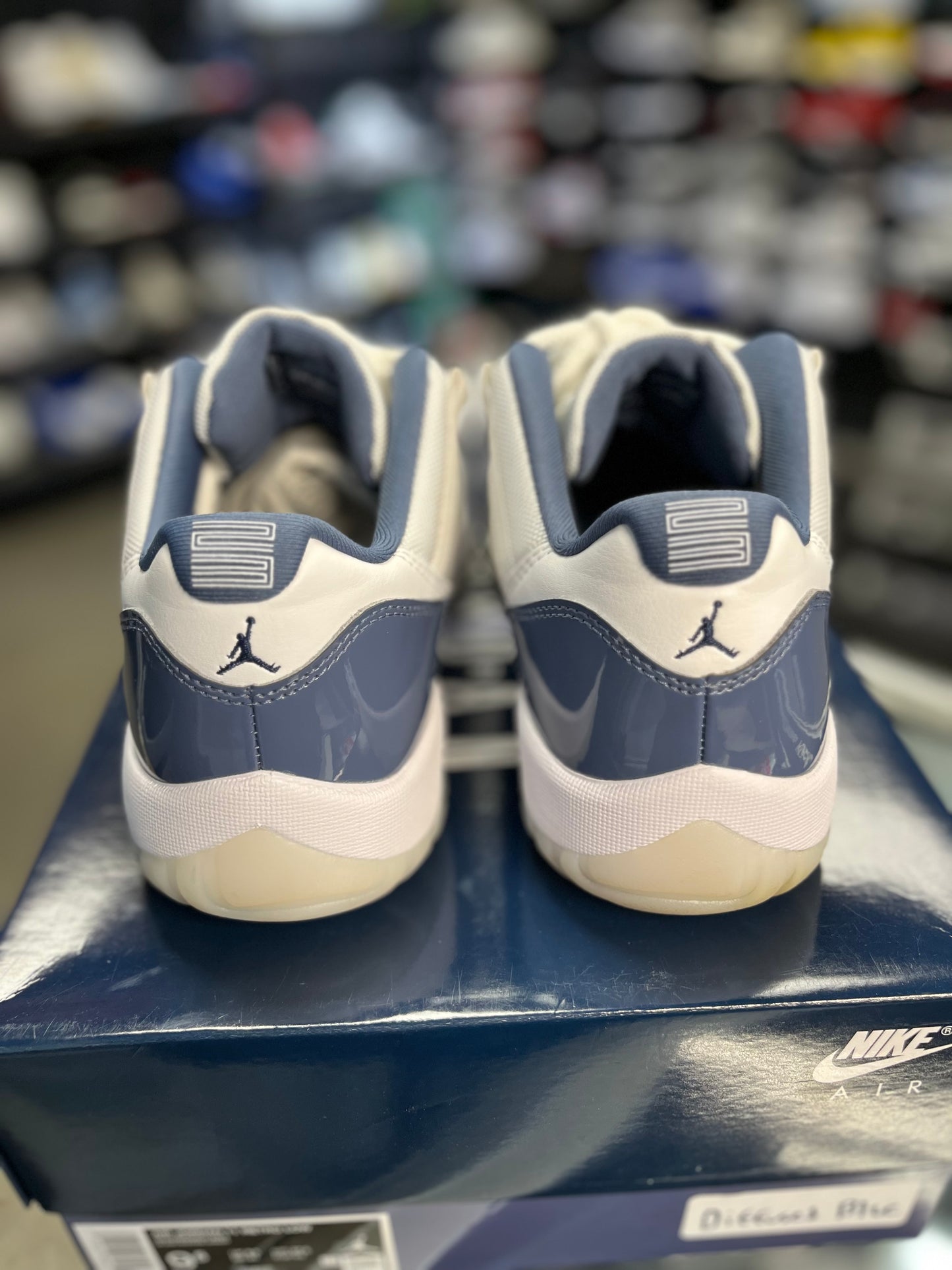 Jordan 11 Low “Diffused Blue” Size 9.5