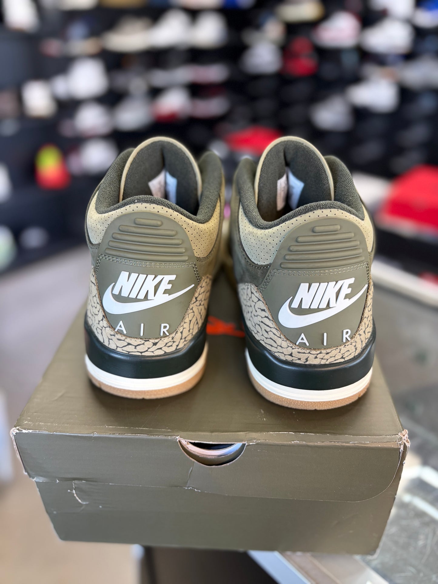 Jordan 3 “Family Affair” Size 9