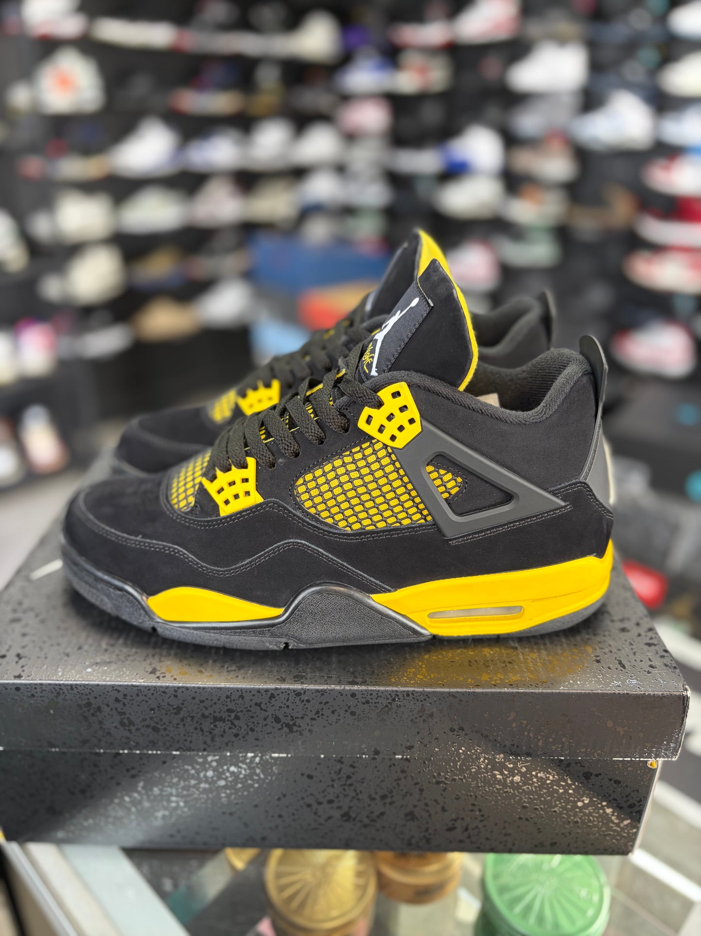 Jordan 4 “Thunder” Size 10.5