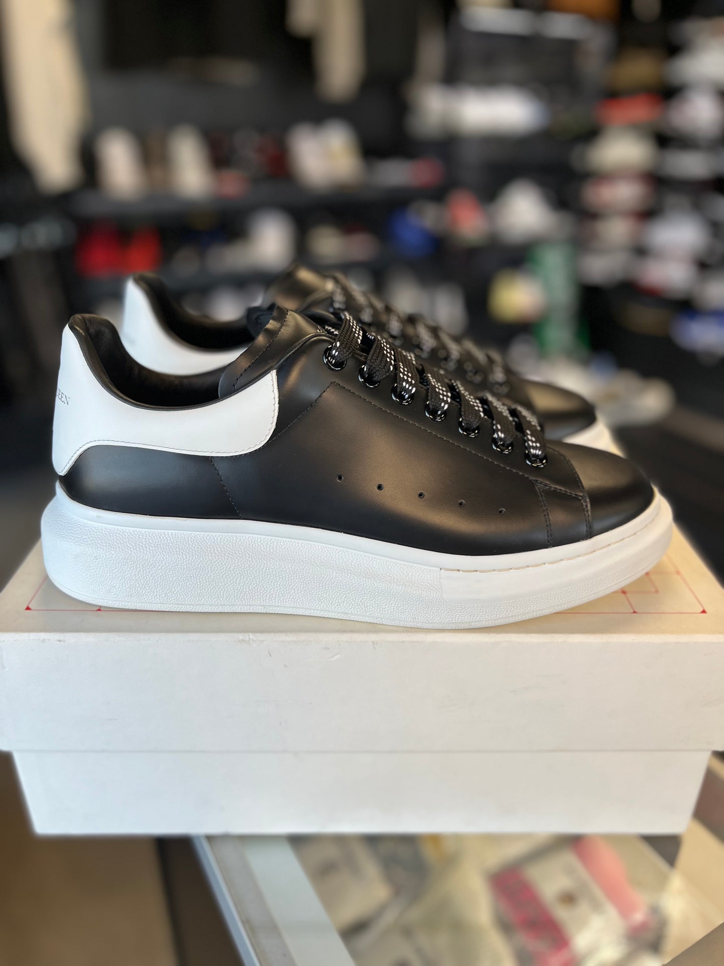 Alexander McQueen “Black/White” Size 44EU