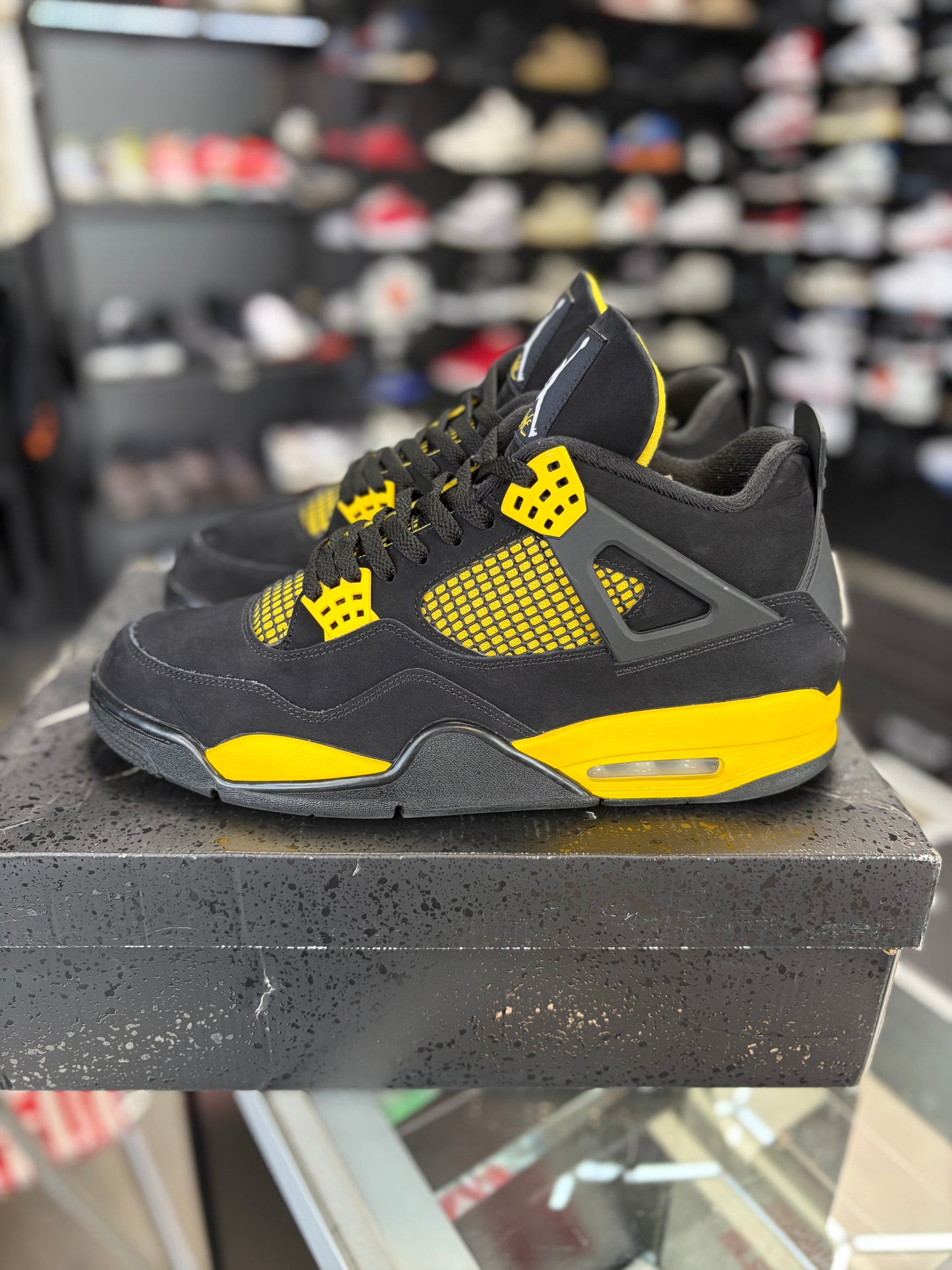 Jordan 4 “Thunder” Size 12