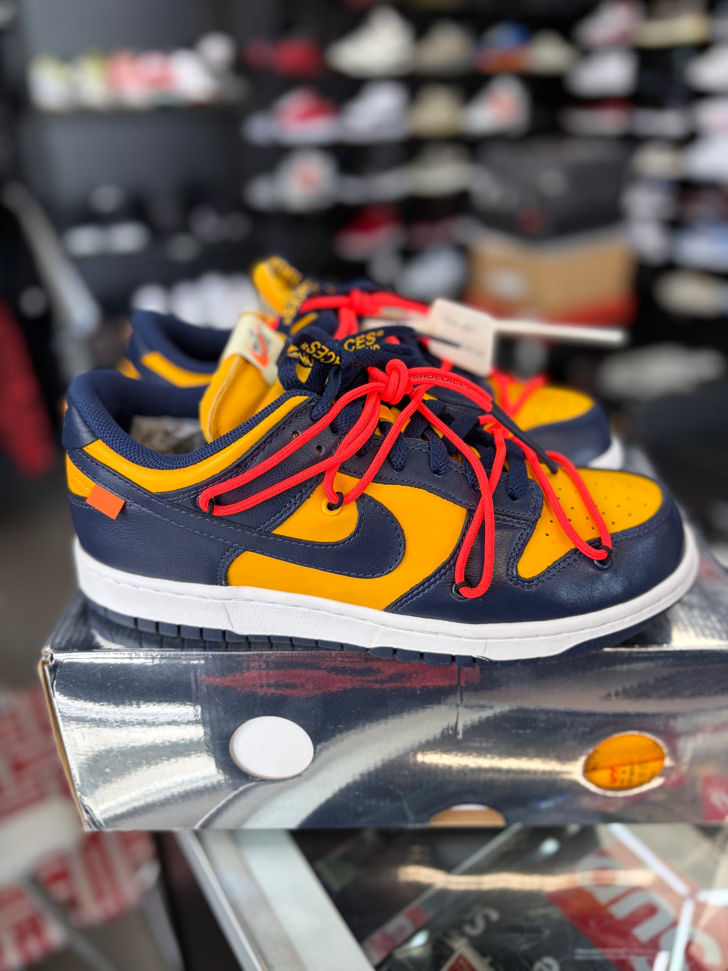 Nike Dunk x Off White “University Gold” Size 9