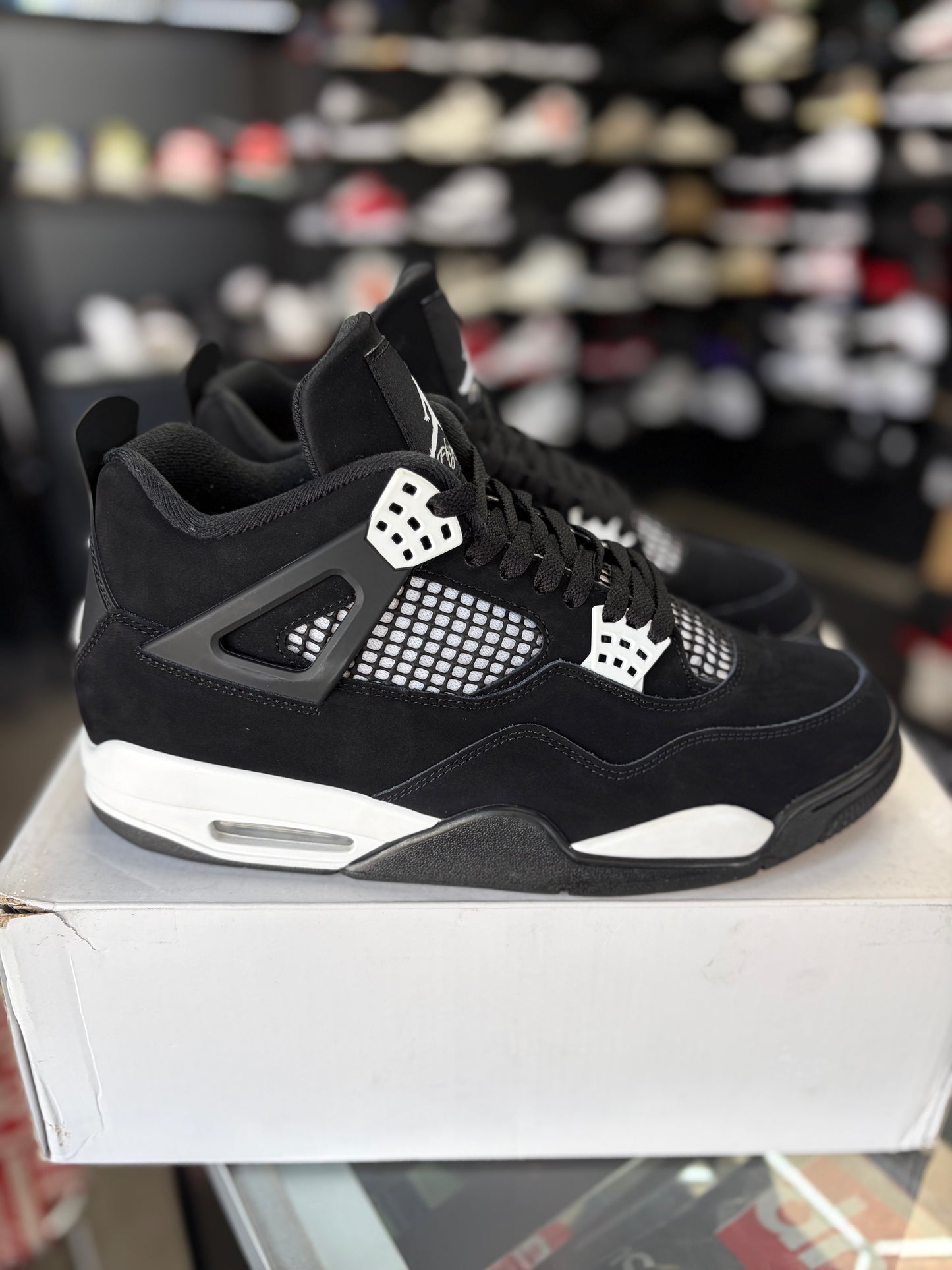 Jordan 4 “White Thunder” Size 10.5
