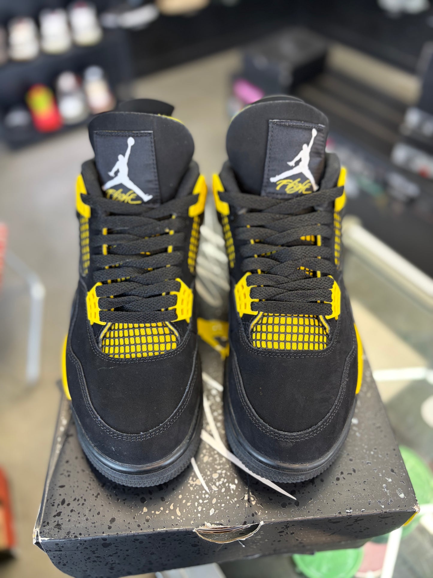 Jordan 4 “Thunder” Size 8